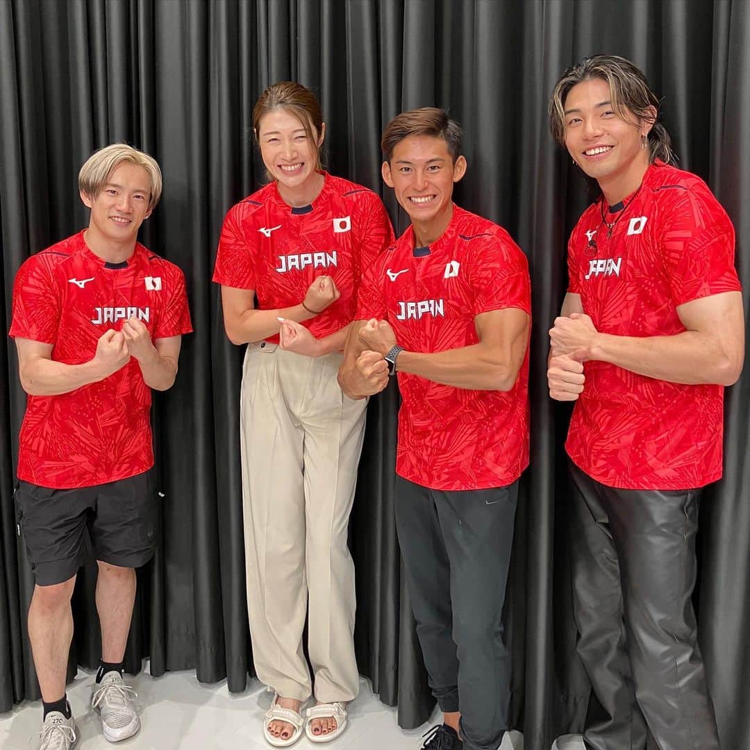 齋藤慎太郎さんのインスタグラム写真 - (齋藤慎太郎Instagram)「. バレーボール元日本代表の狩野舞子さん、 THE RAMPAGEの浦川翔平さん、武知海青さんとYouTube生配信させてもらいました！  試合は残念な結果でしたが、最高に楽しい時間になりましたー！  （センターですみません🙇）  #バレーボール  #ネーションズリーグ  #therampage  #狩野舞子 さん #浦川翔平 さん #武知海青 さん」7月1日 0時50分 - shintarosaito_