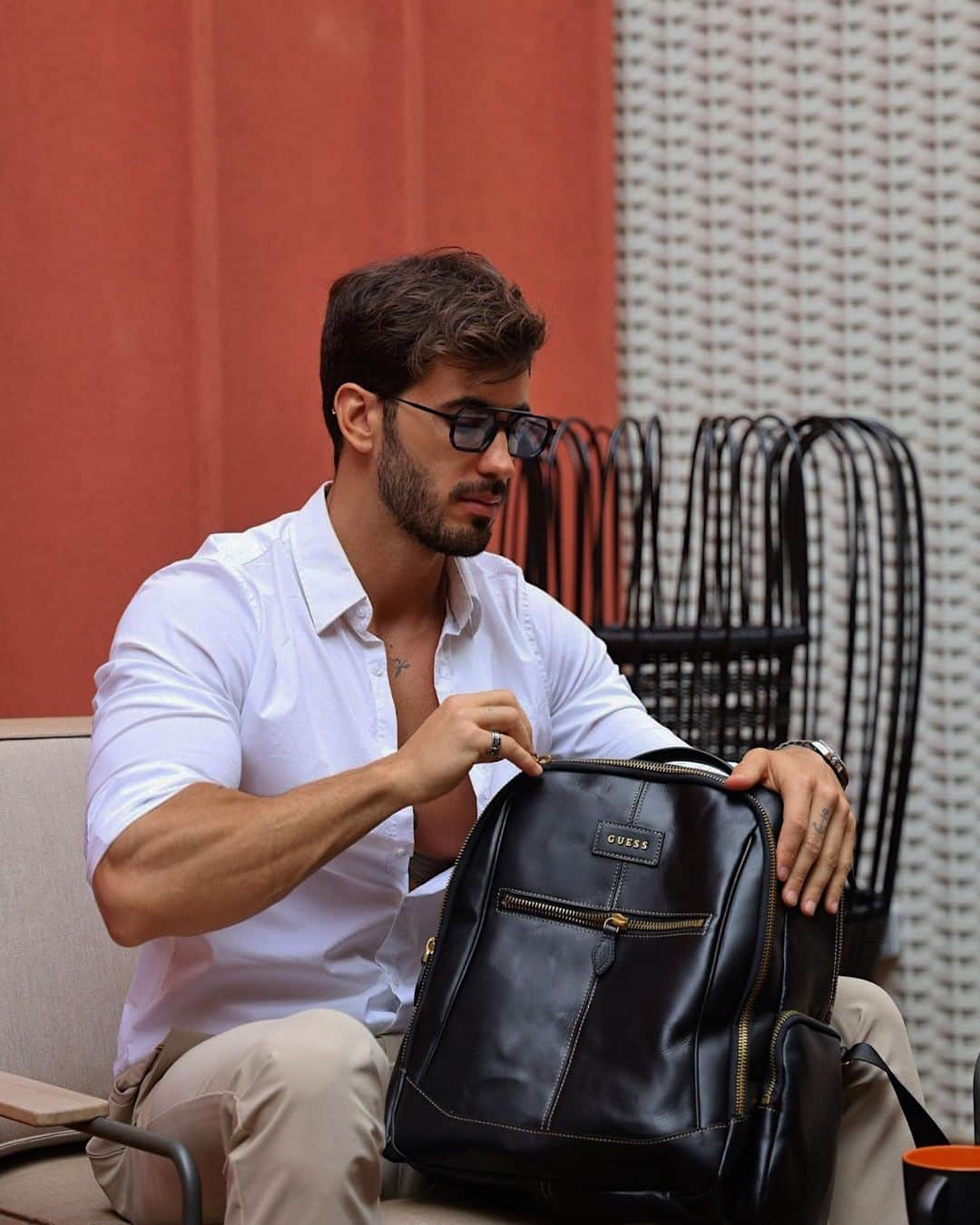ゲスのインスタグラム：「@ivangonzalez with must-have accessories from #GUESSMens」