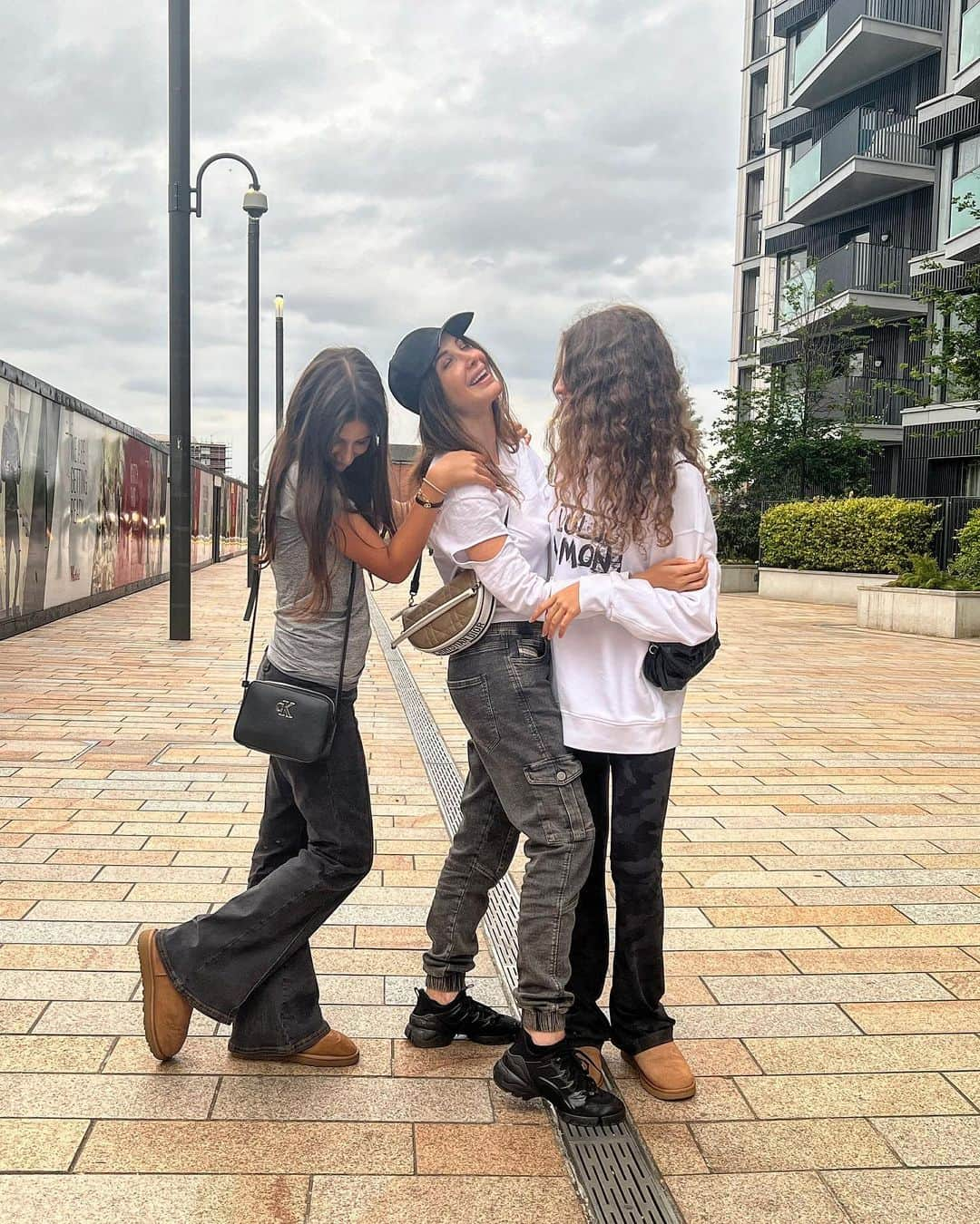 ナンシー・アジュラムさんのインスタグラム写真 - (ナンシー・アジュラムInstagram)「My girls, my pride 👩‍👧‍👧❤️」7月1日 1時13分 - nancyajram