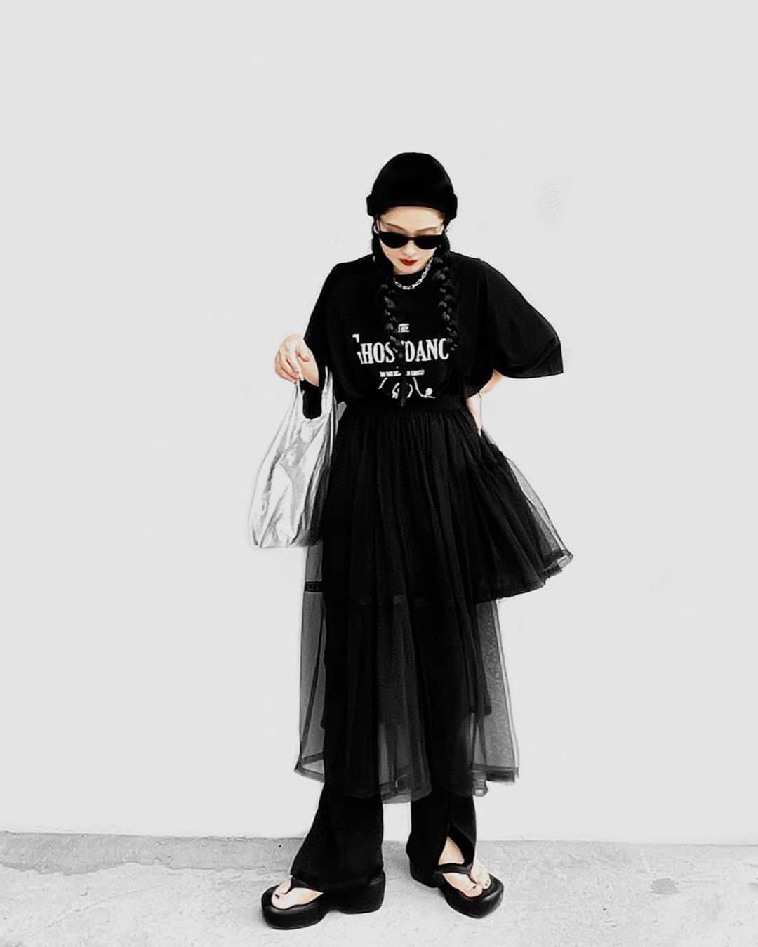 lve_xxxxのインスタグラム：「. . あしめちゅーるすかーと！ (わんぴでもある。  @select.shop.jbg   はい、この癖ありﾃﾞｻﾞｲﾝ 好きぃぃ🥰  裏地ついてるから ﾐﾆｽｶｰﾄでも着られまっせ。 (私は無理だけど 🚓 #逮捕案件  ちなみにチラッとみえてる 骸骨ﾊﾞﾚﾘｰﾅTee☠️🩰 来月 select予定  ｻﾝﾌﾟﾙ届いて見た瞬間😦！ 気に入ってもーて早速着てる。爆  .」