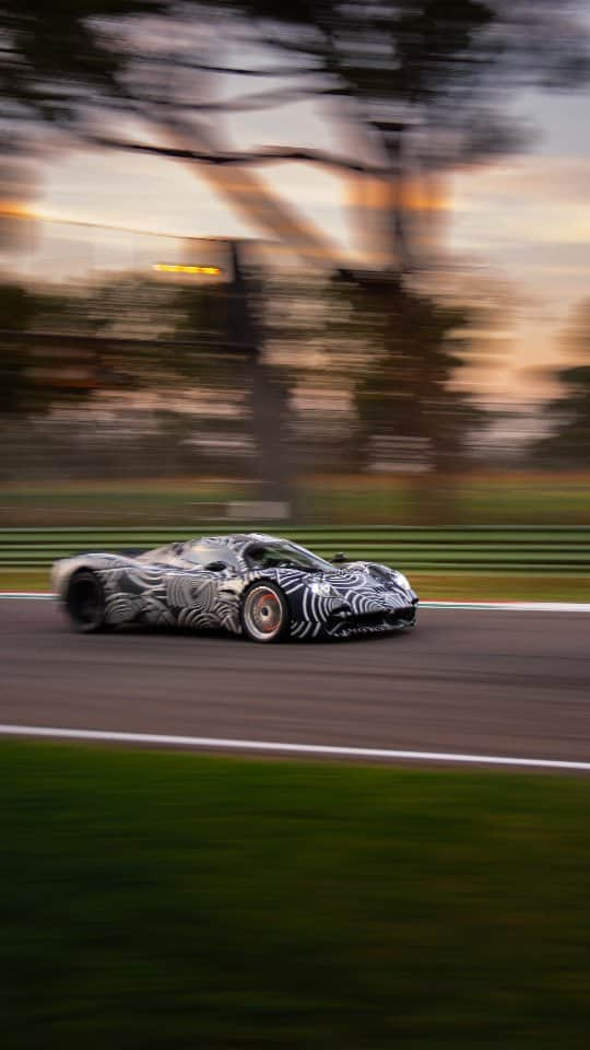 パガーニ・アウトモビリのインスタグラム：「Finding an intuitive car: #Utopia.  #Pagani」