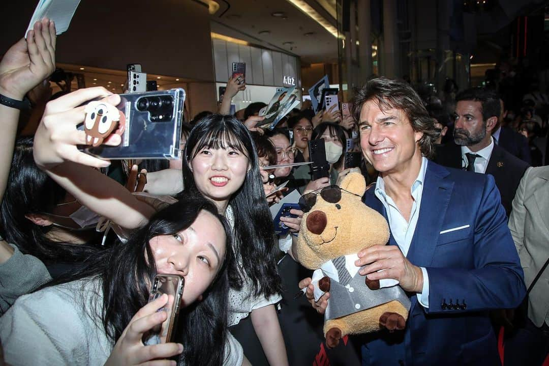 トム・クルーズのインスタグラム：「I loved being back in Seoul and meeting everyone at the premiere. Thank you for welcoming us & embracing Mission: Impossible.」