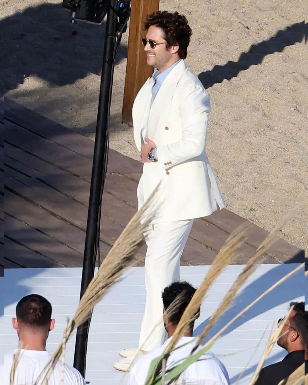 Just Jaredさんのインスタグラム写真 - (Just JaredInstagram)「George Clooney looked hotter than the sun while posing for an Omega Watches campaign in Mykonos earlier this week. He was joined by Paul Wesley and Diego Boneta, and we've got so many more pics of all three stars over at JustJared.com! #GeorgeClooney #PaulWesley #DiegoaBoneta Photos: Backgrid」7月1日 1時40分 - justjared
