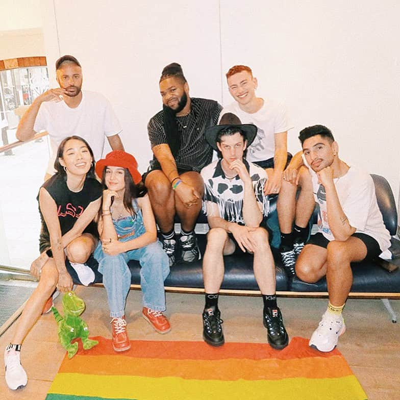 ASCAPさんのインスタグラム写真 - (ASCAPInstagram)「MNEK hosted & curated an all LGBTQ+ songwriting camp in celebration of #Pride in 2019. 🌈  The camp was sponsored by Pride in Music, a charity “working to create a cross-industry network for the LGBTQ+ community and allies.” MNEK invited fellow singer-songwriters such as Olly Alexander, L Devine, Ryan Ashley, Rina Sawayama and Kloe, as well as producers such as Jon Shave, Leo Kalyan and Sakima.  British GRAMMY-nominated singer-songwriter MNEK has co-written/produced hits like @flolikethis & @missymisdemeanorelliott’s “FLY GIRL” and @dualipa’s “IDGAF.” He’s also collabed with @joelcorry on “Head & Heart” and @zaralarsson on “Never Forget You.”  #ASCAPProud #pridemonth」7月1日 1時35分 - ascap