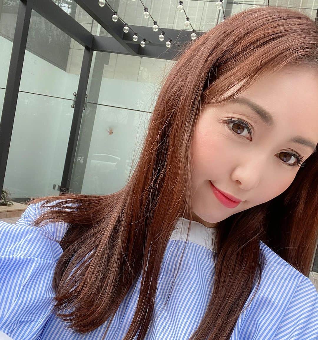 澤野井香里さんのインスタグラム写真 - (澤野井香里Instagram)「Beauty day🕊️  信頼してる @favilis_tennouji の森川店長にして頂いた頭から足先まで全身4時間の至福のフルコース✨　 気づけば半年も放置してたセルフケアにダメな所も本音でズバズバ指摘してくださるから気が引き締まる👏😂  1度でラインが変わる絶妙な力加減のハンドマッサージに効率良く脂肪燃焼🔥してくれるハイパーナイフ、毛穴が消えて透明感がグンとUp⇧するACフェイシャルトリートメントと仕上げの炭酸パックでピカピカお肌になって大満足🥰  体がフワフワ軽くなりすぎて感動だー💕  📍FAVILIS天王寺店 大阪市阿倍野区旭町１丁目１−８7F 06 6710 9810  @lycka_nishinomiya でアキナさんにして頂いたマツエクリペアもいつもとっても綺麗なアーモンドアイに仕上げてくれてもちがすごくいいの✨  📍【Lycka】 西宮→0798-41-7572 神戸・大阪 →080-4240-6157   ありがとうございます☺️💐  #ks_23✨ #ks_beauty✨ #天王寺 #FAVILIS天王寺 #エステ #リッカ甲子園　#睫毛エクステ #マツエク #マツエクデザイン #美容 #美容好き#beautyday」7月1日 1時43分 - kaori_sawanoi