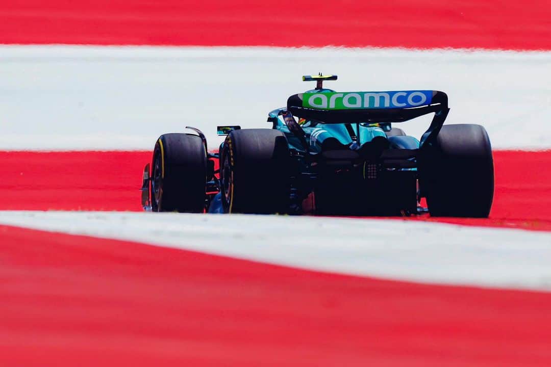 フェルナンド・アロンソのインスタグラム：「Intense Friday 🤩! P7 for the grid on Sunday. Plenty more to come this weekend 👏🏻! Let’s gooooo @astonmartinf1 #f1 #austria #astonmartin」
