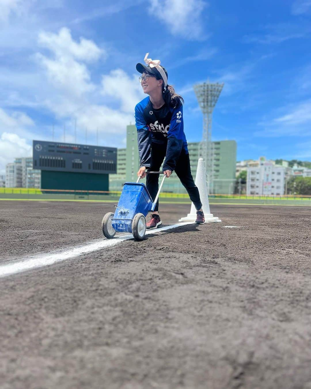 崎山一葉さんのインスタグラム写真 - (崎山一葉Instagram)「* 🏃‍♀️  #ライン引き #okinawa」7月1日 12時49分 - kazuha_sakiyama