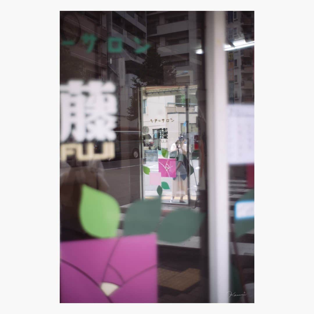 のインスタグラム：「高円寺。  Leica M10-P summilux 35mm f1.4 2nd  #leica#leicam10p#summilux#summilux35#summilux35mm2nd#oldlens#オールドレンズ#tokyo#japan#oldlens_tokyo#花澄#kazumiphotography」
