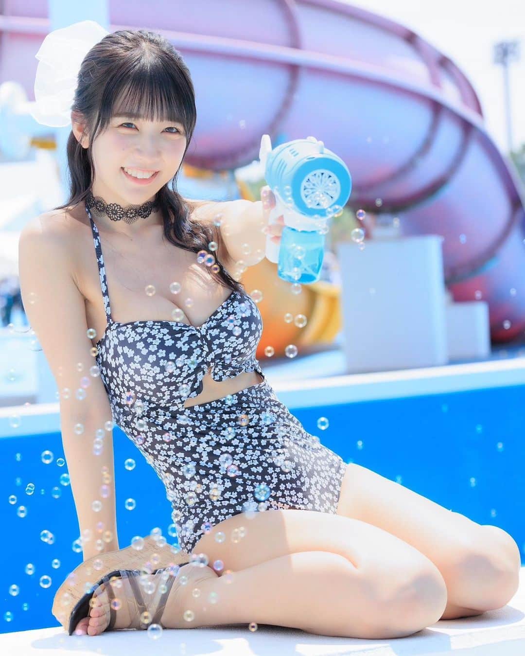 天羽希純のインスタグラム：「バブルこうせん🫧🫧🫧  効果抜群の人、いる……？  #水着 #ビキニ #グラビア #gravure #bikini #プール #海 #巨乳 #フェチ #泳装 #おしり #くびれ #太もも #Japanesegirl #cosplay #cosplayer #コスプレ #swimwear #lingerie #內衣 #selfie #수영복」