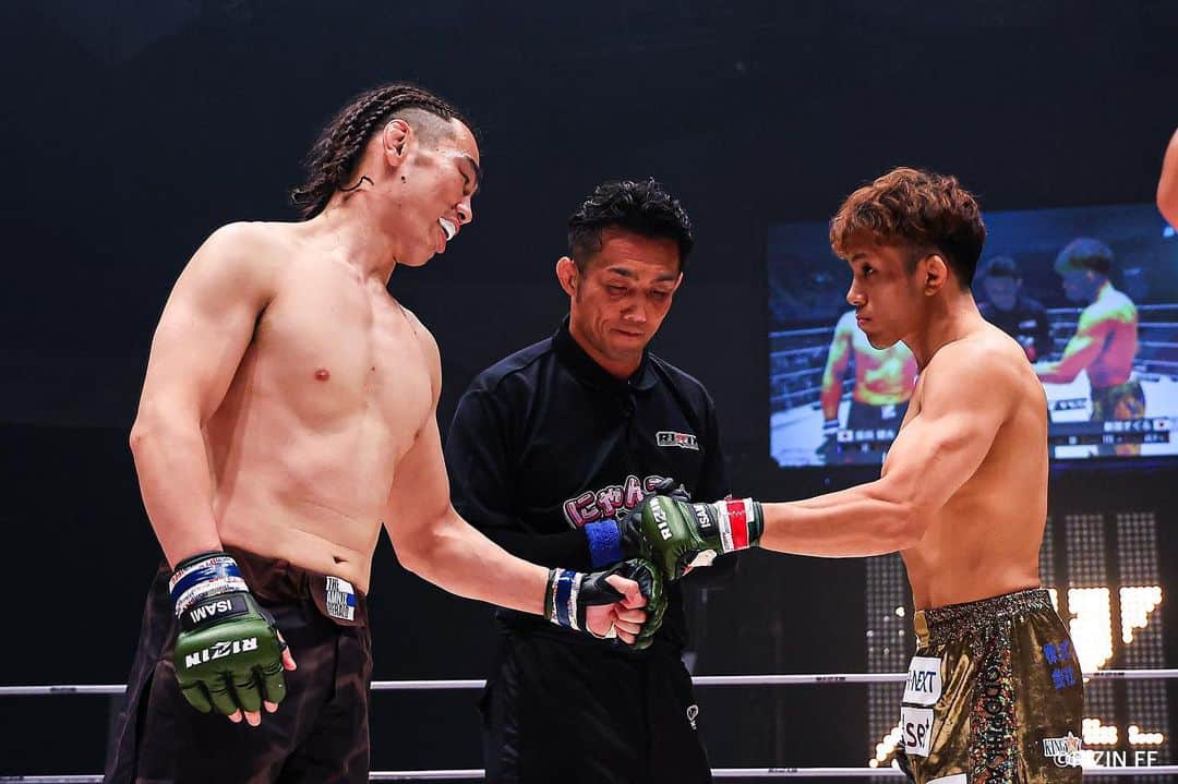 RIZIN FF OFFICIALのインスタグラム：「#RIZIN43 《Match.5》 "Defeating the opponent with upmost respect." ----------- Suguru Nii defeats Tateo Iida by KO(Stand punch) 2:32 of Round 1.  #RIZIN #MMA #新居すぐる #sugurunii #飯田健夫 #tateoiida」