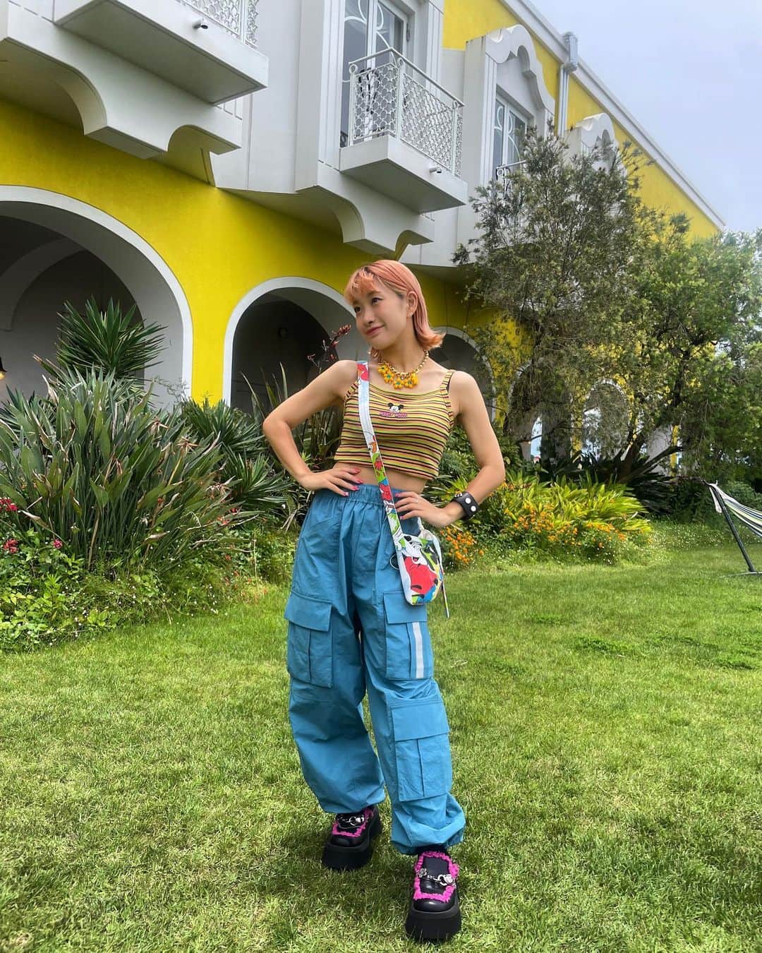 HANAのインスタグラム：「July ... 🐬🩵  . . . #jouetie #jouetie_ootd #pr @jouetie_official  #海外ファッション #ハイトーンカラー #カラフルコーデ  #ootd #오오티디 #twice #momo #트와이스 #모모」