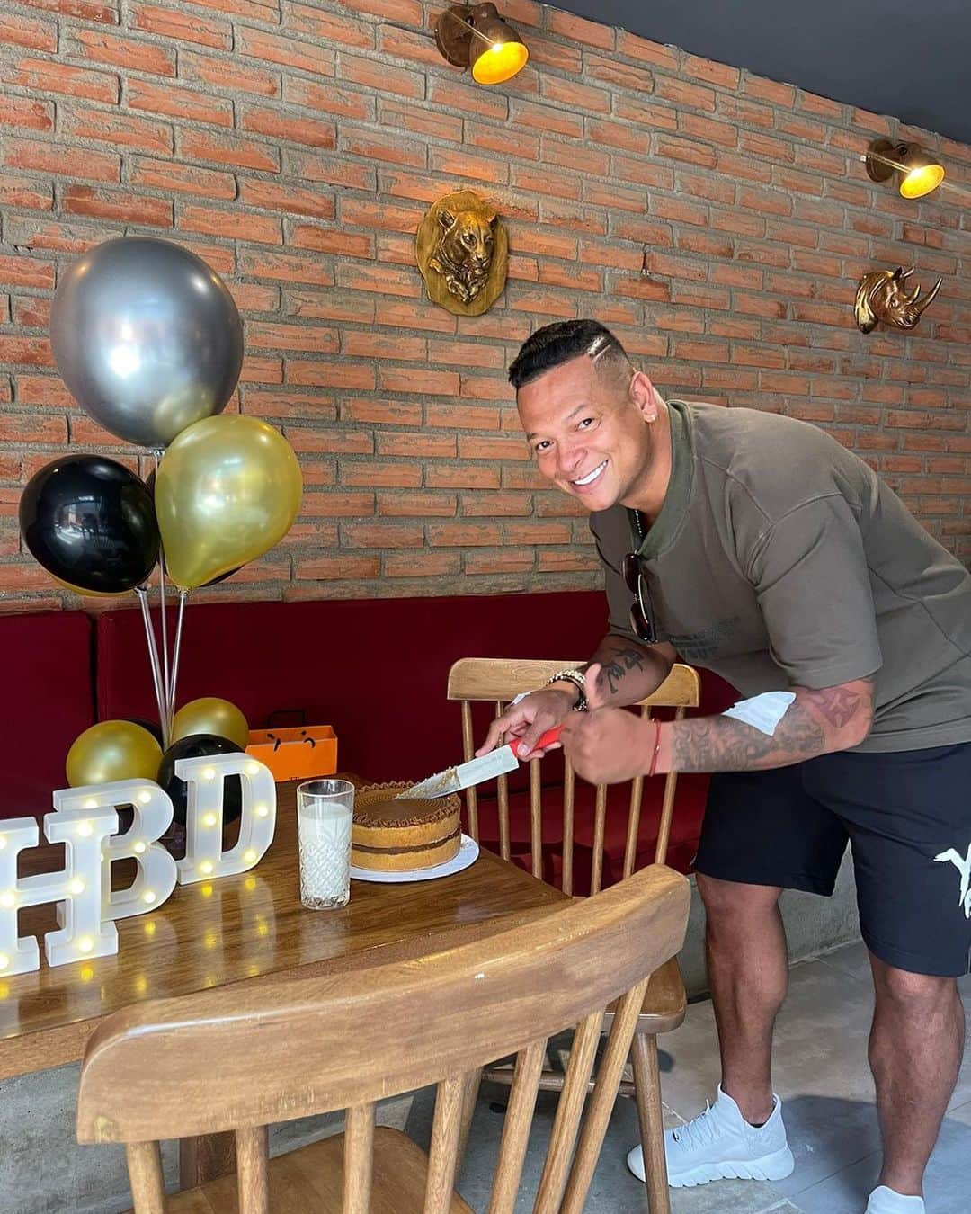 フレディ・グアリンのインスタグラム：「Hoy Decidí Celebrar Mis 37 De Una Manera Muy Diferente Y Los Cumplí Muy Feliz.. Gracias Familia, Amigos y Seguidores Por Todos Esos Mensajes Dios Los Bendiga  #elguarodelagente #37」