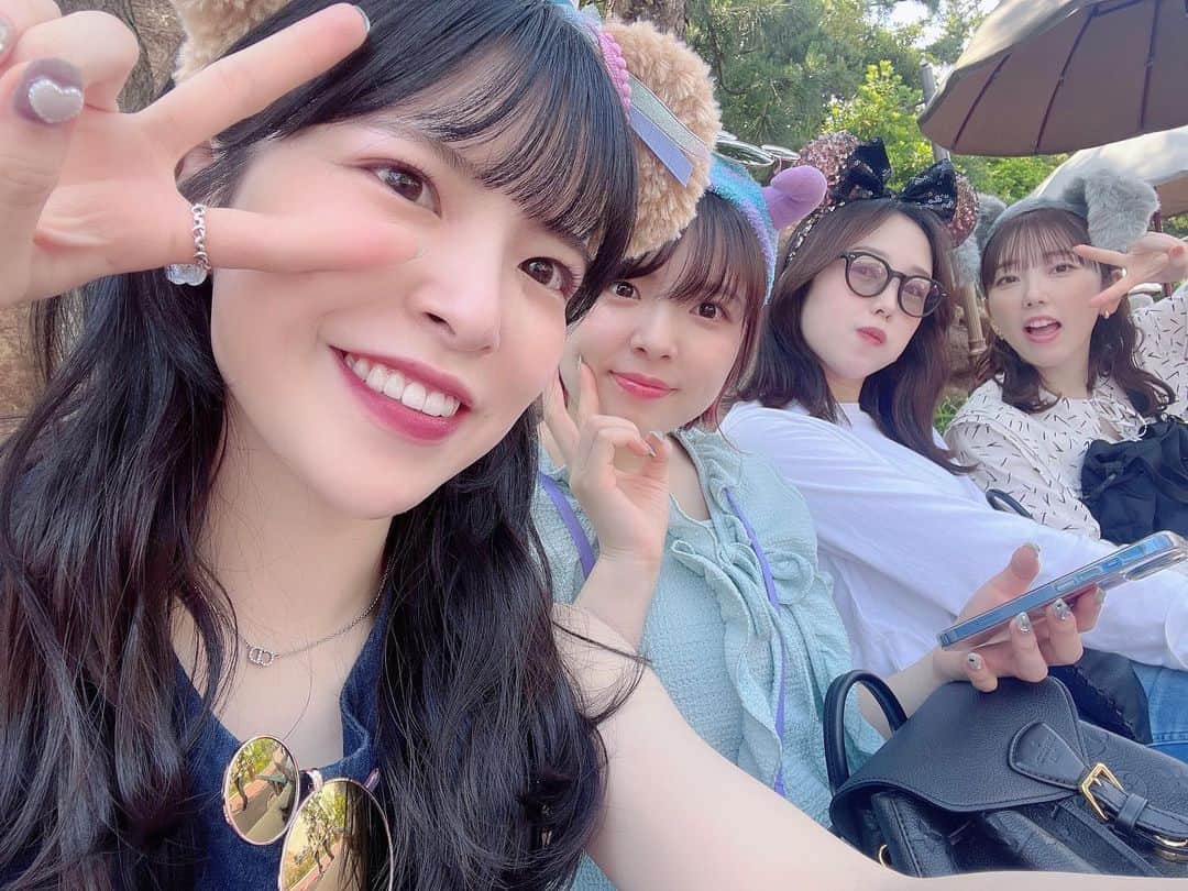松崎博香のインスタグラム：「💙 7月もよろしくお願いします🍉 夏っぽいことはしたくないですが、、笑 少しでもインスタは更新できるようにするね🥺🫶🏻  今月の目標は写真を撮るを心がけて過ごします！ なのでみんなからの写真撮ってよ(圧)待ってます🫠  #tokyodisneysea #selfie #japanesegirl #東京ディズニーシー #ディズニーコーデ #ootd #오오티디 #맞팔 #맞팔해요 #좋아요 #맞좋 #셀카 #디즈니씨 #lll #instagood #instagram #selfie #fyp」