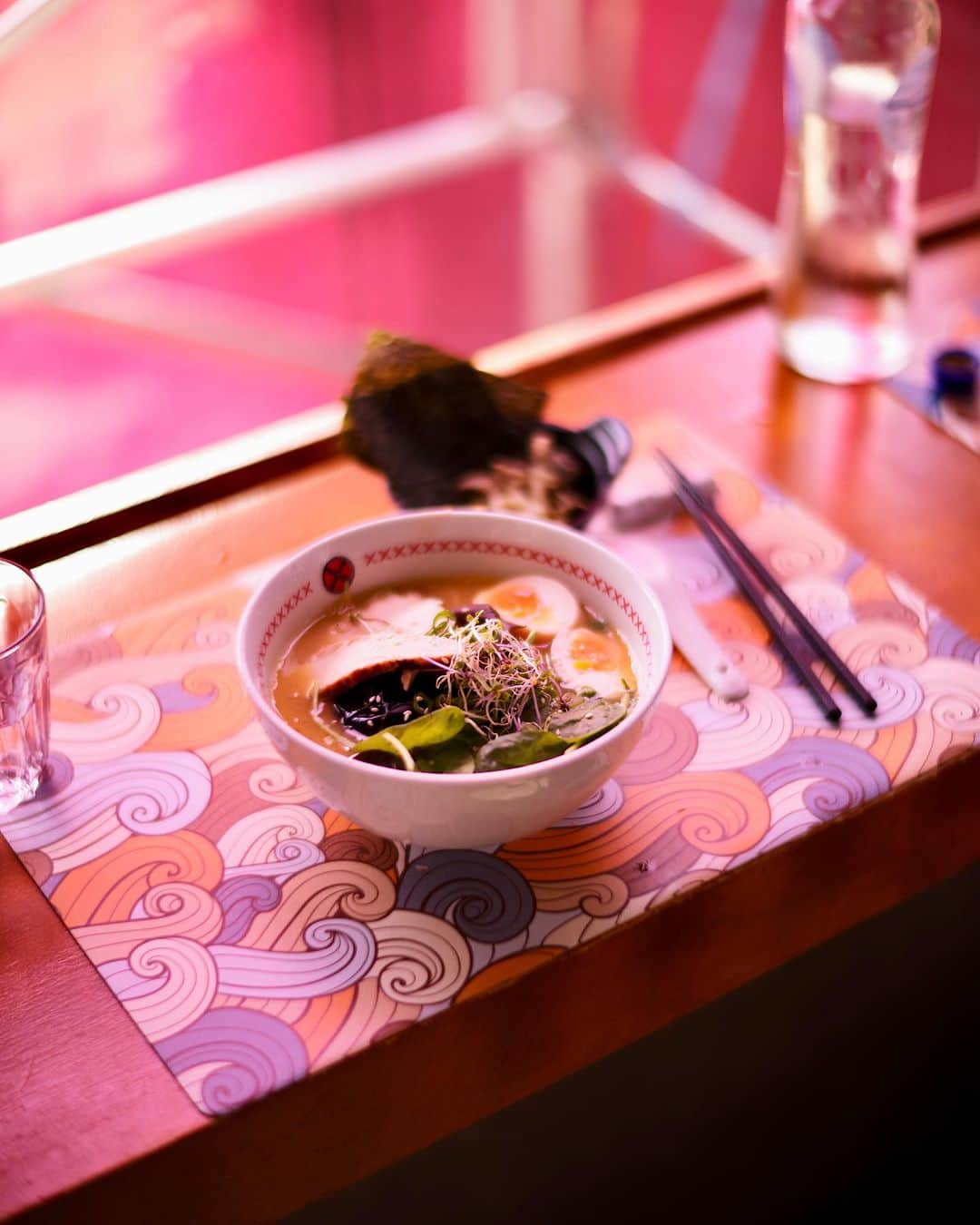吉田拓巳さんのインスタグラム写真 - (吉田拓巳Instagram)「パリからアムステルダムへ ここでやっと美味しい日本食にありつける。笑  勝手にこの周辺国で一番バランスがいい場所だと思ってる。  #Netherland  #Amsterdam」7月1日 12時31分 - tkmivj