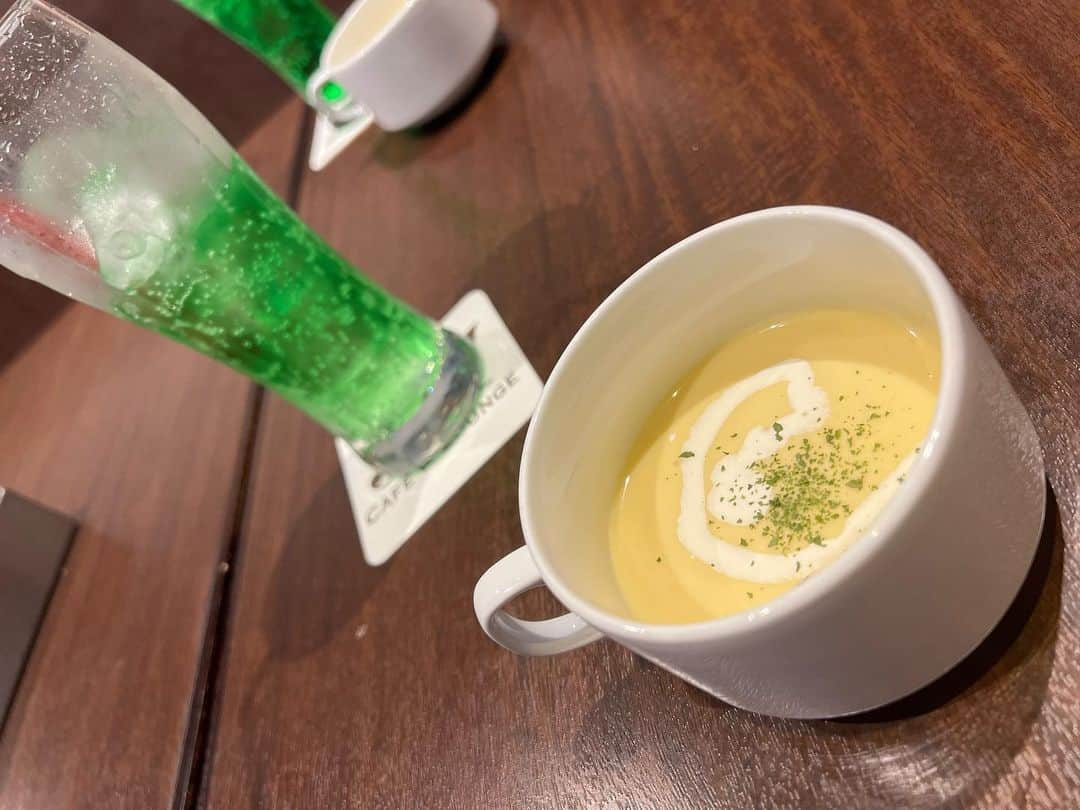 黒咲ななさんのインスタグラム写真 - (黒咲ななInstagram)「. . 前から行きたかった映えのカフェ☕️⛱ . でも暑すぎてテラスは無理だったし映えな写真1枚もない😢💔笑 . . リベンジしたいそのうち～🧡笑 . . #渋谷#カフェ#渋谷ランチ #ランチ#lunch#347cafe  #カフェ巡り#カフェランチ」7月1日 12時33分 - kurosaki_nana