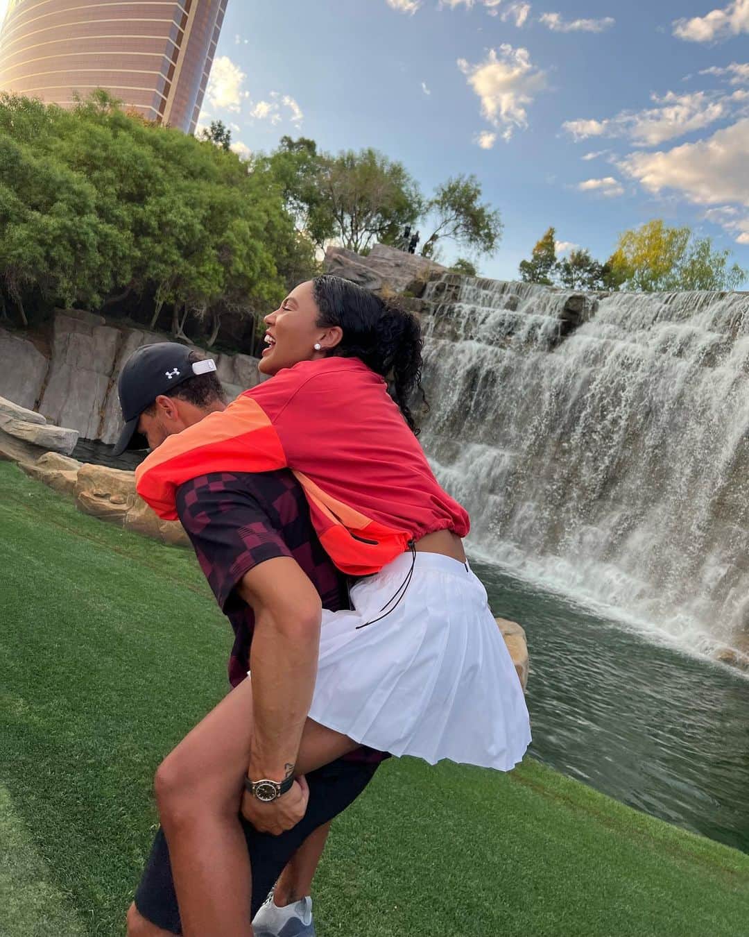 エイヨシャ・カレーのインスタグラム：「✌🏾🧡😁」