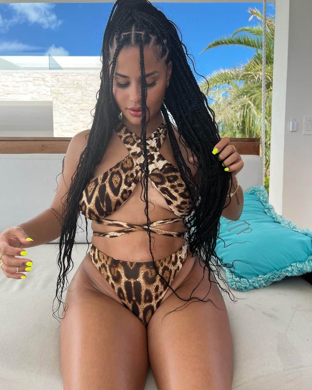 Katya Elise Henryさんのインスタグラム写真 - (Katya Elise HenryInstagram)「crème de la crème 🤌🏽 it’s not too late to sign up to my brand new 8 week HOURGLASS ⌛️ challenge… I told y’all we’re not playin this summer let’s go! link in bio @wbkfit」7月1日 4時03分 - katyaelisehenry