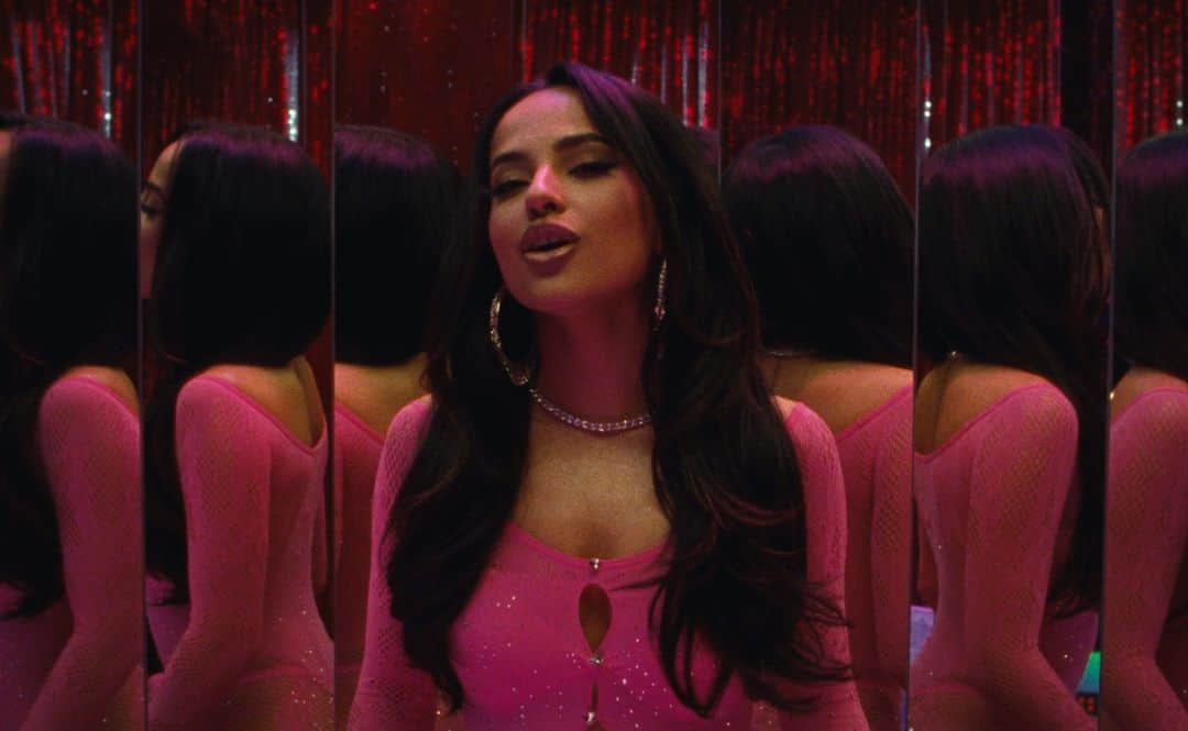 Vevoのインスタグラム：「Have you watched @iambeckyg's "La Nena" yet? Click the link to see the star turning it up in the club with singer-songwriter @gabitoballesteros.  ⠀⠀⠀⠀⠀⠀⠀⠀⠀ ▶️ [Link in bio] #BeckyG #GabitoBallesteros」