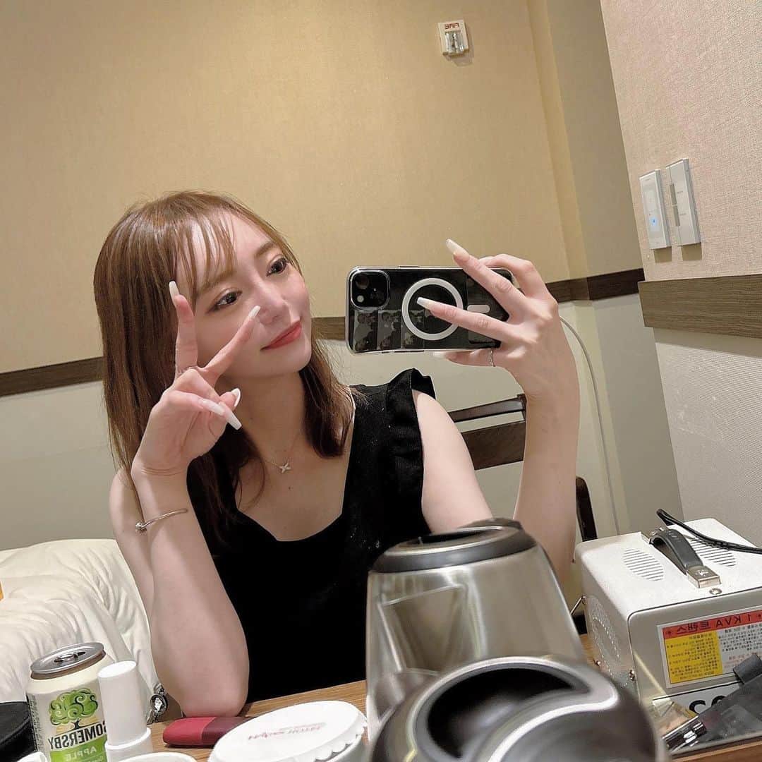 緒沢リオのインスタグラム：「踊り食い系苦手すぎて抵抗あったけど 食べれた🐙  めっちゃ生きとった。  口の中吸盤で吸いつかれて 気持ち悪かったけども。 #サンナクチ」