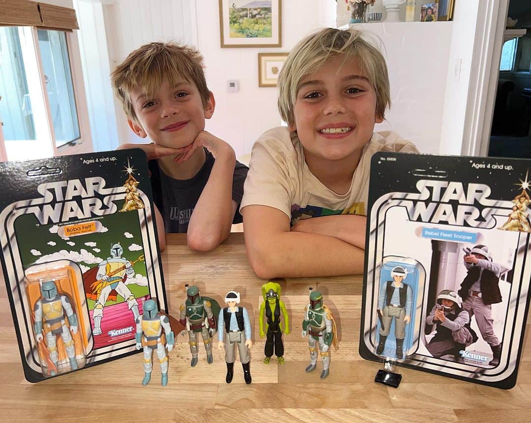 のインスタグラム：「Some incredible @stan_solo_creations #starwars customs!! Wish they made these back in the day! 🤯 #custom #starwarsvintage」