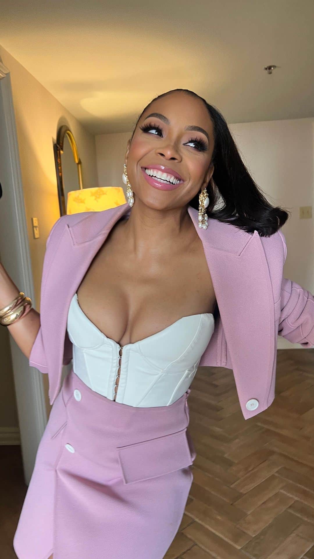 のインスタグラム：「Essence Barbie 💕  Hair @sharifposton  Makeup @facebytrace  Stylist @reginaldreisman x @matthewreisman」