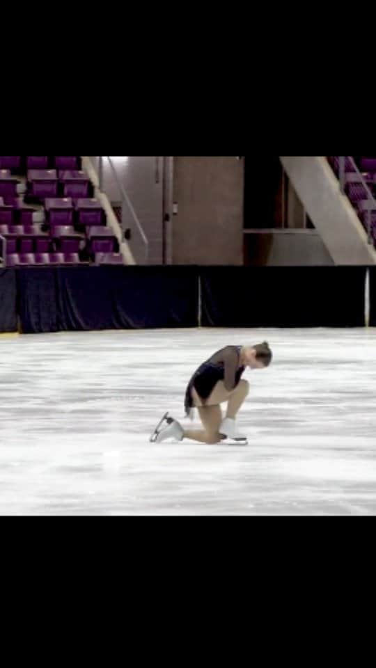 コートニー・ヒックスのインスタグラム：「Not gonna lie, I definitely surprised myself by pulling off a clean short program at my first competition in over a year and a half after finishing the program 5 days before! This was such a good feeling and I can't really articulate it exactly, but it is SO nice to be back! It was also really nice to have so many friends there supporting me, thanks yall you're the best :') . . . . #iceskater #iceskate #iceskating #figureskater #figureskate #figureskating #figureskating_amazing #lutz #triplejump #morning #fypage #fypシ #foryou #foryoupage #usfigureskating #isu #reels #pretty #athletesofinstagram #athlete #jacksonultima #johnwilson #jumps #explorepage #explore #фигурноекатани」