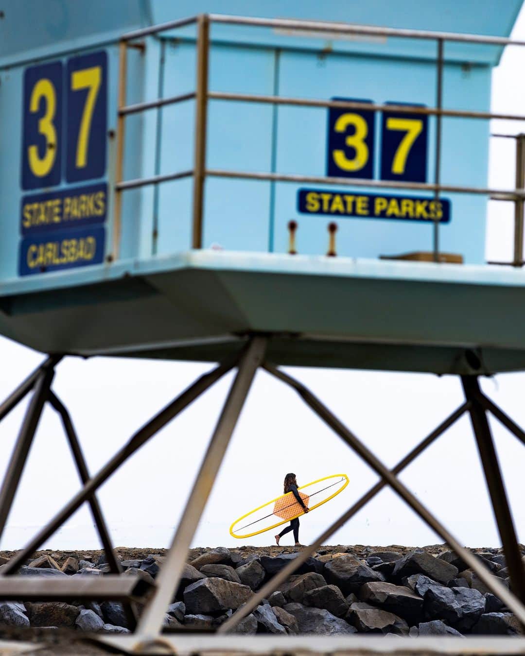 ニクソンのインスタグラム：「Why leave your style on the shore?   The Siren is that perfect mix of comfort and function that lets you take your expression into the line up.   See you out there.」