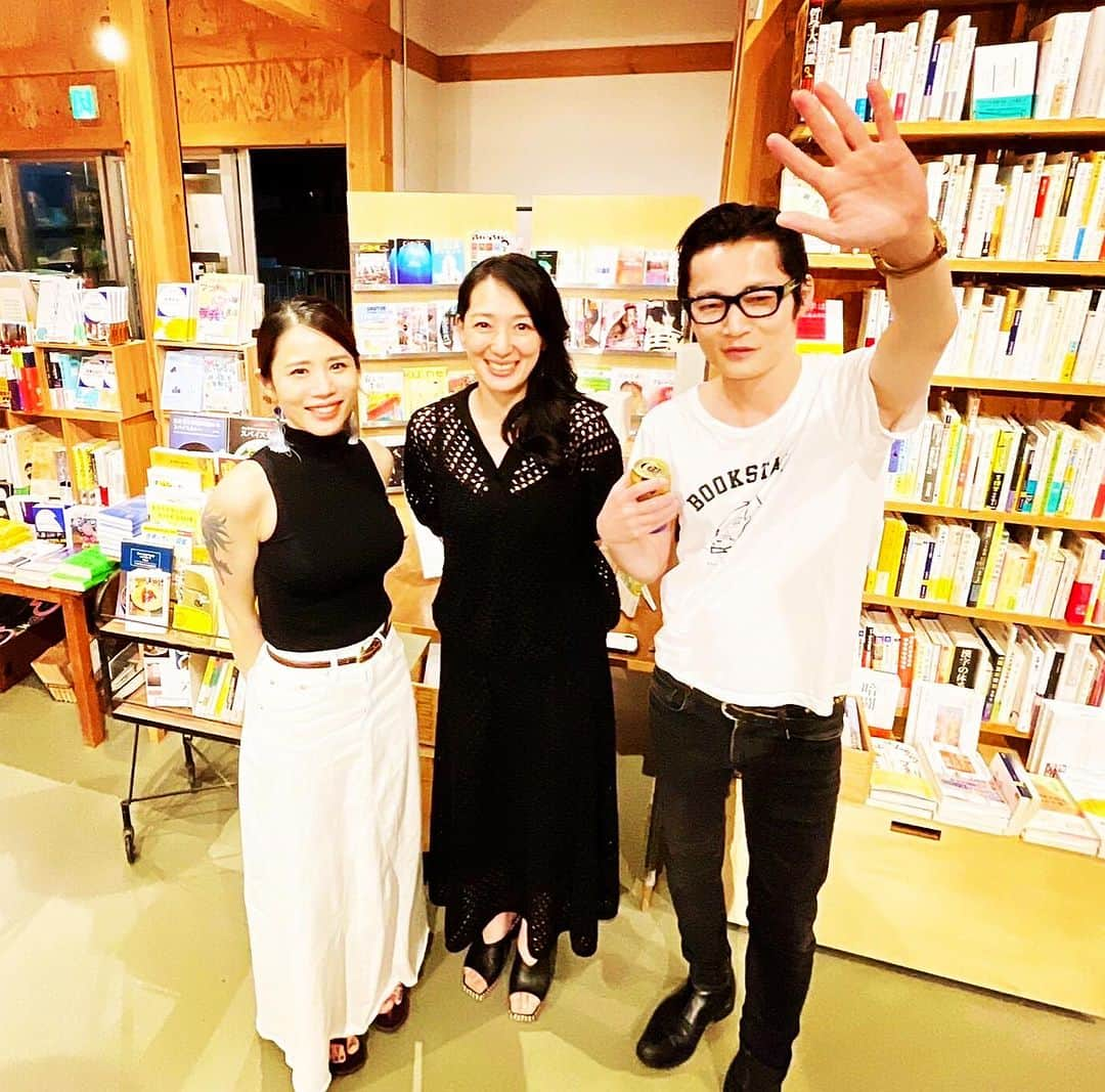 鈴木涼美さんのインスタグラム写真 - (鈴木涼美Instagram)「Books and Beer night at Shimokitazawa. Thanks for coming to our book launch party:) #booklaunch #newrelease #bookandbeer」7月1日 6時22分 - suzumisuzuki