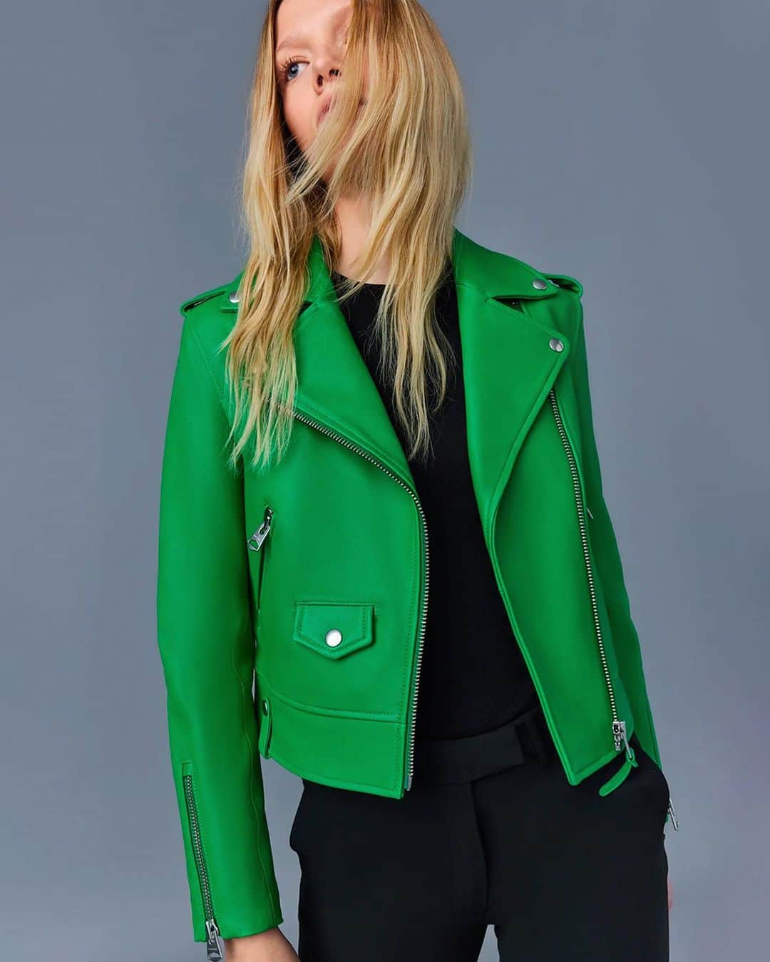 マッカージュのインスタグラム：「QUALITY & CRAFT   BAYA, a classic moto jacket in vivid chlorophyll for women crafted from our supple sustainable (R) Leather. Tailored to a straight silhouette, it features a classic asymmetrical closure and a snap notch collar. Finished with our signature hardware and zip pockets for a timeless look.   More on MACKAGE.COM   #MACKAGE #MONDEMACKAGE」