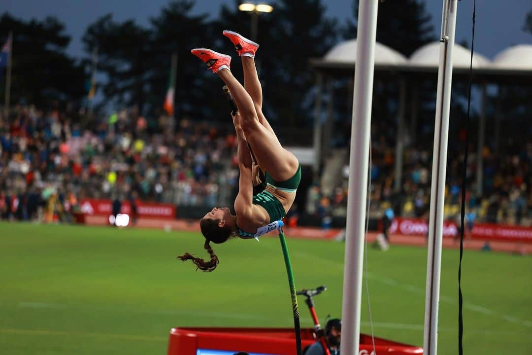 エリザ・マッカートニーのインスタグラム：「I’M BACK❗️4.71m to come third at my first comp of the season, and my first Diamond League and international comp in FOUR years. Couldn’t have asked for a better start to the season, over the moon with happiness to be back out there again with the girls. Thank you @athletissima for having me and for everyone who has welcomed me back. Happy happy girl ☺️  📸 @chiammmmonte for @diamondleagueathletics」