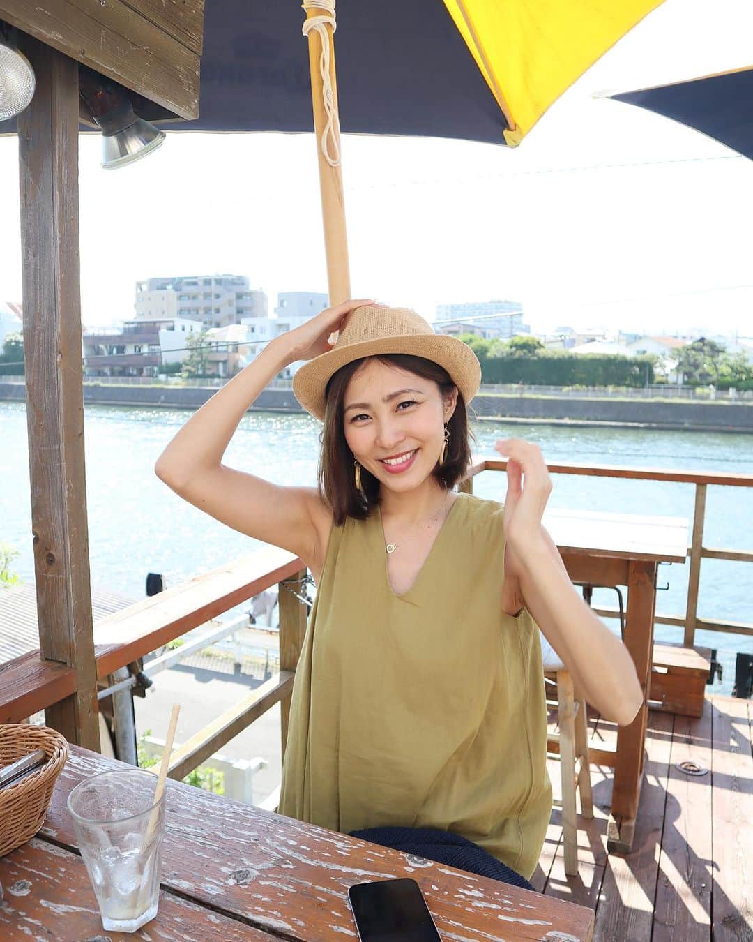 のインスタグラム：「おはよー  7月だねー  昨日6/30は母の命日で 7月1日は毎年わたしの中で一歩進む日。 小さな1歩は意外にも大きく この8年いろんなことが大きく変わった。 だから今年もいろいろ初めてみる。 合わなければやめればいいだけ。 坂元の冒険が始まる🥳  2023後半は時間が早く過ぎないように 大きな楽しみでも作って待ち遠しくして 気分だけでも長く過ごそうと思いまーす」