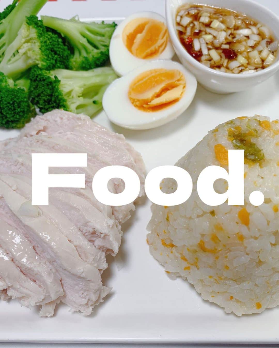 佐山万里菜のインスタグラム：「🍽#シェフ佐山 🍽 -アスリートのリアルなアスリート飯-  BONIQ  ガオマンガイチキン シーフード野菜ピラフ  BONIQ チキン　@boniq.jp 作る用になってもぅコンビニにサラダチキンは食べられないなぁ💦 めちゃくちゃ美味しい💯 あとBONIQ でおすすめなのは、 サーモンとサバ‼️ ふっくらでめちゃくちゃ美味しい‼️ シーフード野菜ピラフには、 シーフードとにんじん、ピーマン、玉ねぎ、ニンニクIN✨だから ニンニクは、オーガニックニンニク🧄 これがめちゃくちゃ美味しい✨ 全然違う！！ @a.tf.labo_official さんありがとうございます🍽 .  味どうらくの里煮も簡単で美味しいかったぁ💯 今週の冷凍でした✨ また作らないと☺️ 仕事の日ふ、毎日弁当生活だから大事🍱  🎶今日を生きる　全ての人に 幸せだと思える瞬間がありますよーに🎶  #アスリート#筋肉 #腹筋 #トレーニング #減量#ダイエット#instagood #ライフスタイル #うまい #アスリート飯 #ダイエットメニュー  #料理  #節約 #いいね #食トレ#ヘルシーメニュー  #food #diet #good  #自炊 #簡単 #食事  #qbt #soccer #boxing #試合 #スポンサー募集　#boniq #弁当」