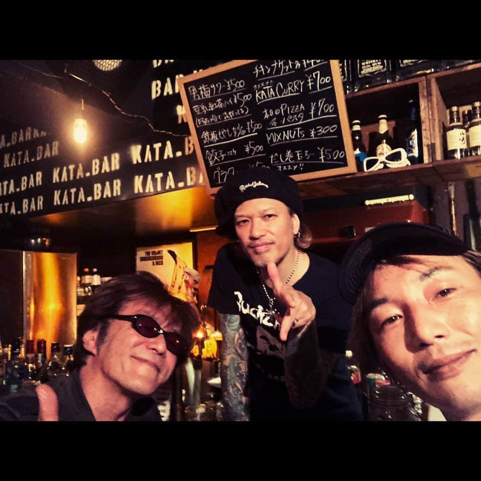 THE STREET BEATS（ザ・ストリート・ビーツ）さんのインスタグラム写真 - (THE STREET BEATS（ザ・ストリート・ビーツ）Instagram)「. ■オフィシャルサイト OKI’S DIARY #798 2023.6.30UP!   ■「OKIソロ弾き語りTOUR｜唄旅ROCKS 2023夏の陣」いよいよ来週開幕!!チケット予約受付中!!盟友エンリケとレディオッツ・ヨシヤは全箇所参戦!!清野セイジ、カタ、ストロングスタイル・タグチなど骨太なアーティストが各地参戦!!年内最後の唄旅オキ弾き語りツアーを見逃すな!!  ★OKIソロ弾き語りTOUR｜唄旅ROCKS 2023夏の陣★ 7/08(土)東京 高円寺KATA_BAR 7/09(日)東京 高円寺KATA_BAR 7/15(土)名古屋RADSEVEN＊配信あり 7/16(日)三重 松阪ROCKERS CLUB 7/22(土)京都 音まかす 7/23(日)大阪Bright Moon OKI (THE STREET BEATS) エンリケ(THE STREET BEATS) YOSHIYAxxx(RADIOTS) KATA(DONT TURN AWAY)：東京・名古屋・松阪 SS TAGUCHI(STRONG STYLE)：名古屋・松阪 清野セイジ(Captain Hook / ex.THE COLTS)：京都・大阪 全公演｜開場 18:00｜開演 18:30 前売￥4000チケット予約受付中｜当日￥4500｜＋別途ドリンク代 PG発売はありません。メール予約をご利用下さい NEOVISIONメール予約 mail@thestreetbeats.com  ご氏名・電話番号・公演日・枚数を明記しメールでご予約下さい ☆7.15名古屋はローチケ・e+でも発売中＆配信あり 各公演詳細、チケット予約URL、配信URLはHPで!  ■夏の恒例ライブ「BEATSMANIA 2023」開催決定!!更に2023年秋冬ツアー開催も決定!!デビュー35周年!!BASSエンリケ正式加入で更にパワーUP!夏のスペシャルライブ[BEATSMANIA]で心を熱く奮わせろ!!チケットはローチケ,e+等で発売中!!ビートボックス会員の皆様には6.7発送済の会報VOL.141にてFC優先チケット受付中!!  ★BEATSMANIA 2023★ 8.19(土)東京 新宿LOFT *配信あり 8.26(土)広島 SECOND CRUTCH 8.27(日)福岡 DRUM SON 9.02(土)名古屋 RAD SEVEN *配信あり 9.03(日)大阪 Music Club JANUS 全公演｜開場18:30｜開演19:00 前売￥4500発売中｜当日￥5000｜配信￥3000 ローチケ、イープラス、配信URLはHPで!!  【速報!!】2023年秋冬ツアー開催決定!! ★DEBUT 35 YEARS HISTORY TOUR 2023★ 10.21(土)横浜 BAYSIS ＊配信あり 10.22(日)千葉 LOOK 10.28(土)姫路 Beta ＊配信あり 10.29(日)京都 MUSE 11.04(土)仙台 CLUB JUNK BOX 11.05(日)盛岡 GLOBE 11.11(土)豊橋 club KNOT ＊配信あり 11.12(日)神戸 太陽と虎 11.23(木祝)広島 SECOND CRUTCH 11.25(土)福岡 DRUM SON 12.02(土)名古屋 RAD SEVEN ＊配信あり 12.03(日)大阪 Music Club JANUS ★デビュー35周年YEAR FINAL★ 12.10(日)東京 新宿LOFT ＊配信あり *各公演詳細は後日発表!!   ■ライブ会場＆通販にて2023ビーツNEWグッズ販売中! 商品代金合計1万円以上ご購入の方にお客様の宛名入りで「メンバー直筆サイン色紙」をプレゼント。通販は「1回の払込票1枚で通販1万円以上ご購入」のお客様が対象となります。お間違いのないようお申込み下さい。詳しくはオフィシャルサイトで!!    ★NEW[THANKS FIESTA]Tシャツ　￥3500 （Sのみ） ★NEW[THANKS FIESTA] ステージタオル　￥3000（40㎝×110㎝） ＊他の商品はオフィシャルサイトの通信販売ページをご覧下さい   【NEOVISION通販のご案内】 ■【郵便振替】にてお申し込みください ■【口座番号/00180-8-655394】 ■【口座名/NEOVISION】 ■返送手数料は商品1点￥500、2点以上は￥1000です ■価格は全て税込です   #thestreetbeats #ストリートビーツ #エンリケ #エンリケ正式加入 #唄旅rocks」7月1日 7時00分 - thestreetbeats_official