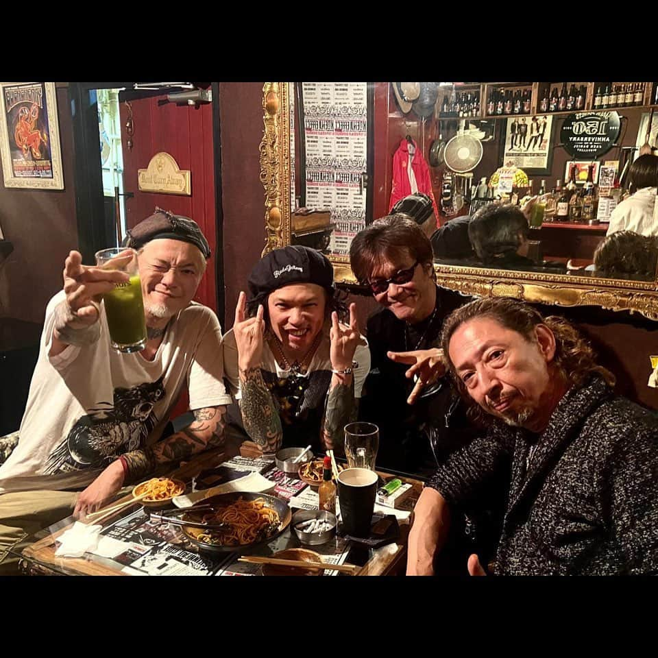 THE STREET BEATS（ザ・ストリート・ビーツ）のインスタグラム：「. ■オフィシャルサイト OKI’S DIARY #798 2023.6.30UP!   ■「OKIソロ弾き語りTOUR｜唄旅ROCKS 2023夏の陣」いよいよ来週開幕!!チケット予約受付中!!盟友エンリケとレディオッツ・ヨシヤは全箇所参戦!!清野セイジ、カタ、ストロングスタイル・タグチなど骨太なアーティストが各地参戦!!年内最後の唄旅オキ弾き語りツアーを見逃すな!!  ★OKIソロ弾き語りTOUR｜唄旅ROCKS 2023夏の陣★ 7/08(土)東京 高円寺KATA_BAR 7/09(日)東京 高円寺KATA_BAR 7/15(土)名古屋RADSEVEN＊配信あり 7/16(日)三重 松阪ROCKERS CLUB 7/22(土)京都 音まかす 7/23(日)大阪Bright Moon OKI (THE STREET BEATS) エンリケ(THE STREET BEATS) YOSHIYAxxx(RADIOTS) KATA(DONT TURN AWAY)：東京・名古屋・松阪 SS TAGUCHI(STRONG STYLE)：名古屋・松阪 清野セイジ(Captain Hook / ex.THE COLTS)：京都・大阪 全公演｜開場 18:00｜開演 18:30 前売￥4000チケット予約受付中｜当日￥4500｜＋別途ドリンク代 PG発売はありません。メール予約をご利用下さい NEOVISIONメール予約 mail@thestreetbeats.com  ご氏名・電話番号・公演日・枚数を明記しメールでご予約下さい ☆7.15名古屋はローチケ・e+でも発売中＆配信あり 各公演詳細、チケット予約URL、配信URLはHPで!  ■夏の恒例ライブ「BEATSMANIA 2023」開催決定!!更に2023年秋冬ツアー開催も決定!!デビュー35周年!!BASSエンリケ正式加入で更にパワーUP!夏のスペシャルライブ[BEATSMANIA]で心を熱く奮わせろ!!チケットはローチケ,e+等で発売中!!ビートボックス会員の皆様には6.7発送済の会報VOL.141にてFC優先チケット受付中!!  ★BEATSMANIA 2023★ 8.19(土)東京 新宿LOFT *配信あり 8.26(土)広島 SECOND CRUTCH 8.27(日)福岡 DRUM SON 9.02(土)名古屋 RAD SEVEN *配信あり 9.03(日)大阪 Music Club JANUS 全公演｜開場18:30｜開演19:00 前売￥4500発売中｜当日￥5000｜配信￥3000 ローチケ、イープラス、配信URLはHPで!!  【速報!!】2023年秋冬ツアー開催決定!! ★DEBUT 35 YEARS HISTORY TOUR 2023★ 10.21(土)横浜 BAYSIS ＊配信あり 10.22(日)千葉 LOOK 10.28(土)姫路 Beta ＊配信あり 10.29(日)京都 MUSE 11.04(土)仙台 CLUB JUNK BOX 11.05(日)盛岡 GLOBE 11.11(土)豊橋 club KNOT ＊配信あり 11.12(日)神戸 太陽と虎 11.23(木祝)広島 SECOND CRUTCH 11.25(土)福岡 DRUM SON 12.02(土)名古屋 RAD SEVEN ＊配信あり 12.03(日)大阪 Music Club JANUS ★デビュー35周年YEAR FINAL★ 12.10(日)東京 新宿LOFT ＊配信あり *各公演詳細は後日発表!!   ■ライブ会場＆通販にて2023ビーツNEWグッズ販売中! 商品代金合計1万円以上ご購入の方にお客様の宛名入りで「メンバー直筆サイン色紙」をプレゼント。通販は「1回の払込票1枚で通販1万円以上ご購入」のお客様が対象となります。お間違いのないようお申込み下さい。詳しくはオフィシャルサイトで!!    ★NEW[THANKS FIESTA]Tシャツ　￥3500 （Sのみ） ★NEW[THANKS FIESTA] ステージタオル　￥3000（40㎝×110㎝） ＊他の商品はオフィシャルサイトの通信販売ページをご覧下さい   【NEOVISION通販のご案内】 ■【郵便振替】にてお申し込みください ■【口座番号/00180-8-655394】 ■【口座名/NEOVISION】 ■返送手数料は商品1点￥500、2点以上は￥1000です ■価格は全て税込です   #thestreetbeats #ストリートビーツ #エンリケ #エンリケ正式加入 #唄旅rocks」