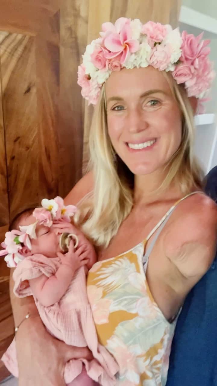 Bethany Hamiltonのインスタグラム：「Meet our beautiful daughter Alaya Dorothy Dirks!  🌸👼🏽💝 We are feeling really grateful to God for the blessing of family. We are honored for this opportunity to raise our children, to love, serve, protect and guide them through life! 🌸💖✨」