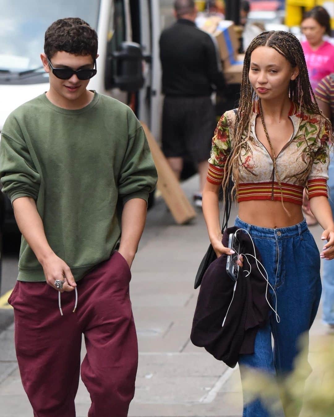 Just Jaredさんのインスタグラム写真 - (Just JaredInstagram)「Young rising stars Noah Jupe (from "A Quiet Place") and Nico Parker (from "The Last of Us") were spotted hanging out today in London. More photos on JustJared.com! #NoahJupe #NicoParker Photos: Backgrid」7月1日 7時04分 - justjared