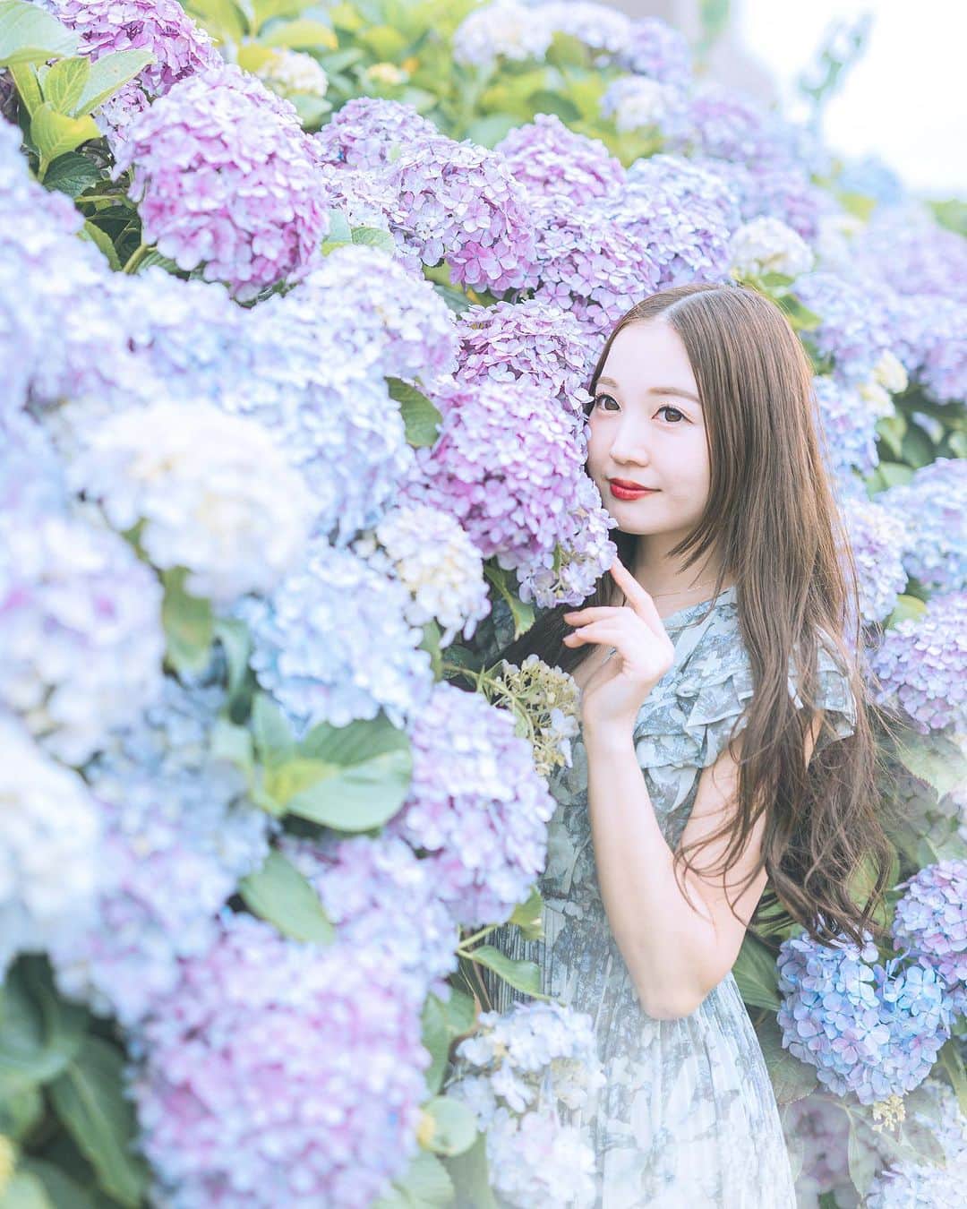 ももせゆきのインスタグラム：「💠🌿‬ ܸ💠🌿‬ ܸ💠🌿‬ ܸ💠🌿‬  おはようございます☀️ 6連勤2日目で気が晴れないけど仕事頑張ります🥲  今日は美容の話✨ 東京中央美容外科上野院 @tcb_ueno の内山先生 @tcb_uchiyama に  #tcb式小顔美肌再生 をしてもらいました。 まだ顔が浮腫んでるけど1ヶ月位すると、たるみとかフェイスラインがシュッとするらしいので楽しみ🙂 クリニックスタッフさん、看護師さんが優しくて幸せでした✨  ・ ・ ・ #東京中央美容外科  #東京  #上野  #糸リフト #小顔整形 #pr  #旧中川河川敷 #紫陽花 #アジサイ  #Tokyo #東京観光 #東京観光スポット  #紫陽花ポートレート  #daily_photo_jpn  #team_jp_ #japan_daytime_view #genic_mag #IGersJP #retrip_nippon  #カメラ女子  #カメラ好きな人と繋がりたい #ファインダー越しの私の世界  #タビジョ#art_of_japan_ #hellofrom #whim_member #japan_of_insta#写真撮ってる人と繋がりたい #被写体」