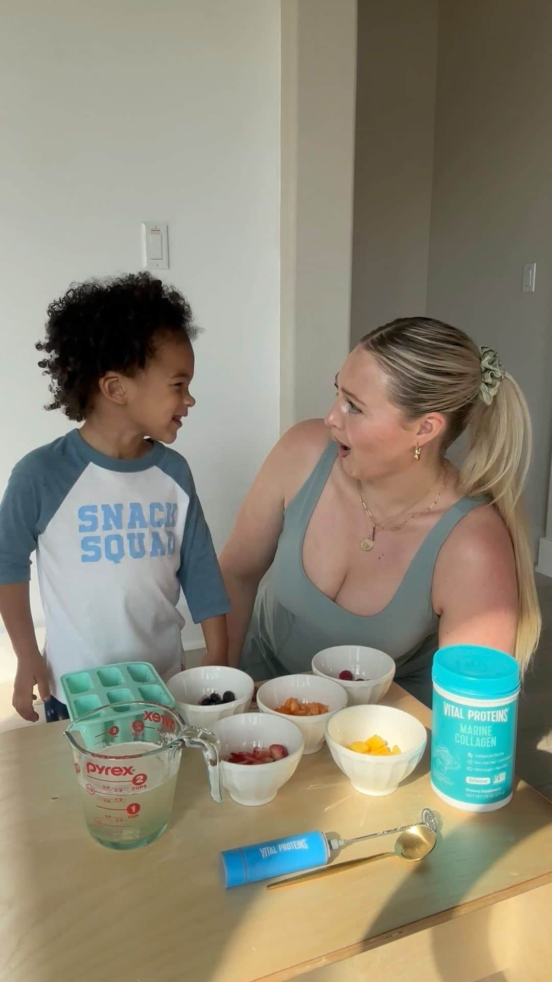 イスクラ・ローレンスのインスタグラム：「🍓🫐Yummy fresh fruit coconut water popsicle, boosted with @vitalproteins Marine Collagen Peptides👌🍍 🥭   You can definitely eye ball the recipe, we used mostly frozen fruit and filled the popsicle molds to the top and then poured in the blended coconut water and Marine Collagen Peptides mix to the molds till it was to the top    You can just pop them in the freezer overnight and because of the whole fruits they looks super pretty and interesting for your kiddo. It’s so fun to do as a family and a great way to practice language around fruits and colours    Remember to use my discount code “ISKRA15” for 15% off sitewide on your Vital Proteins first purchase!   And for those of you wondering why I love and have enjoyed @vitalproteins Collagen Peptides for over 7 years now is because of all the benefits! Collagen is the body’s most abundant protein and helps give structure to our hair, skin, nails, bones, ligaments and tendons. Thanks to collagen, we’re better able to move, bend and stretch. Collagen is also behind helping hair thickness, skin glow and nails stay strong.**^   **These statements have not been evaluated by the Food and Drug Administration. This product is not intended to diagnose, treat, cure, or prevent any disease. ^Results may vary. Various studies have suggested benefits following daily consumption of collagen peptides for several months. Refer to product labels and vitalproteins.com for recommended serving sizes and for more information. . . . .    #VitalPartner #vitalproteins #popsicles #toddleractivity #toddlermom #toddlerfood #toddlerfun #toddlerfoodideas #momlife」