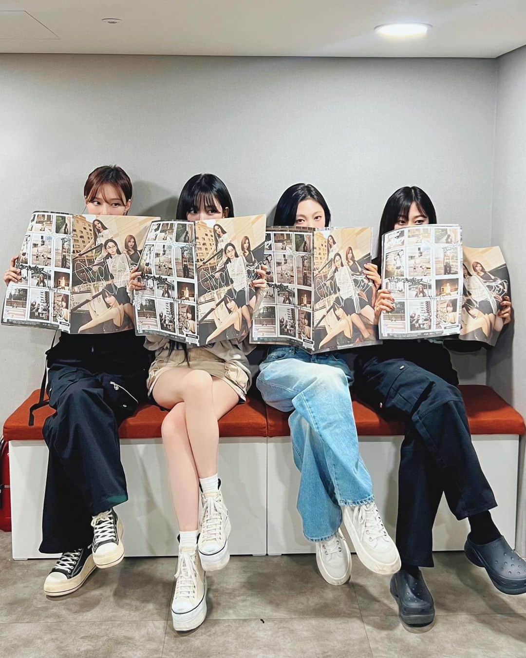 aespaさんのインスタグラム写真 - (aespaInstagram)「Get your Tabloid version for a morning read 👀  OFFICIAL version only available on aespa official US website - link in bio!  #aespa #æspa #에스파 #MYWORLD #aespa_MYWORLD」7月1日 13時00分 - aespa_official