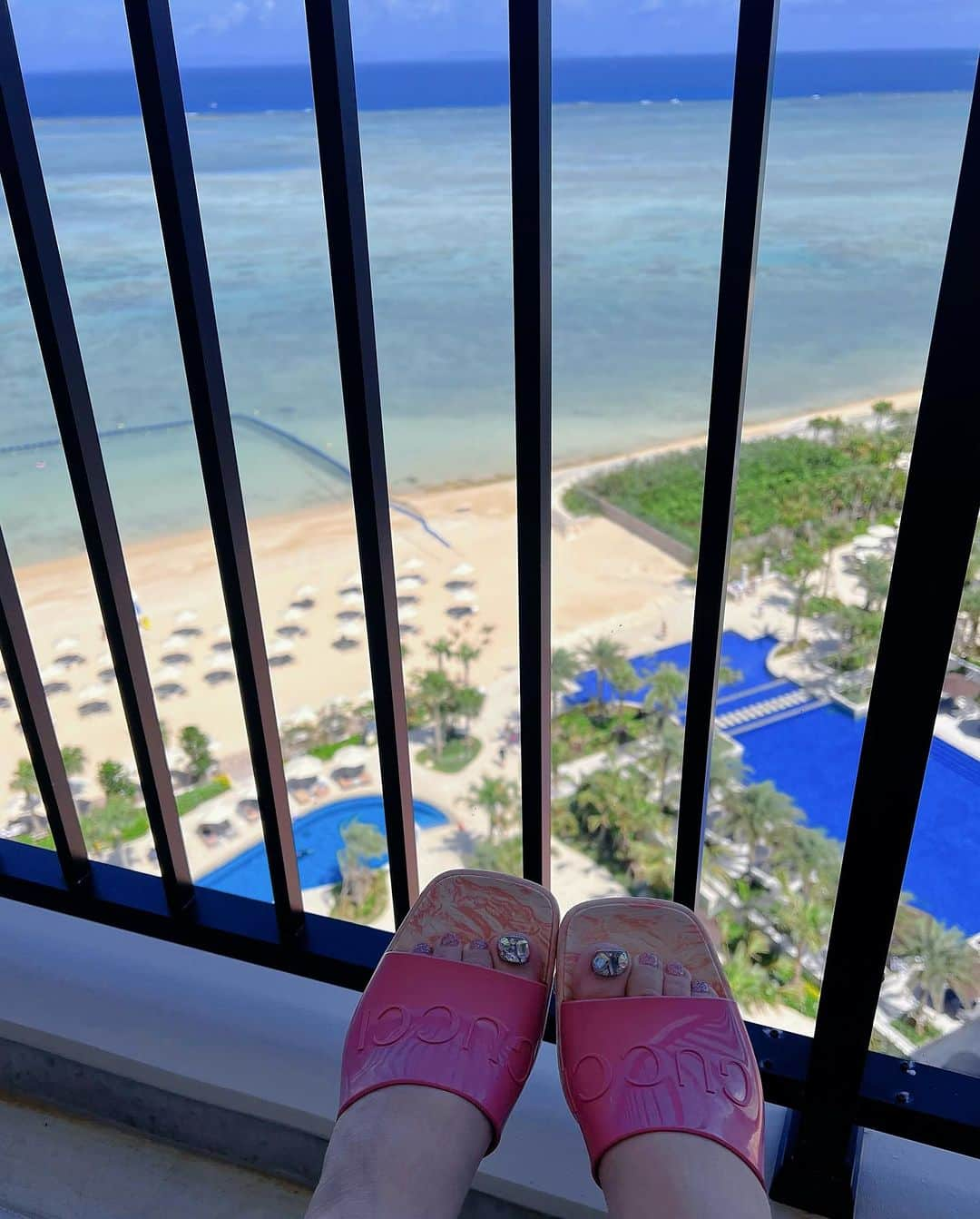 武田華恋さんのインスタグラム写真 - (武田華恋Instagram)「沖縄4日目🏝️ずっといいお天気☀️ フットネイルもキラキラにしたよ✨ #沖縄 #水着 #ビキニ #海 #プール #沖縄旅行 #japantravel  #okinawa #比基尼 #japanesefood」7月1日 7時39分 - karen.takeda