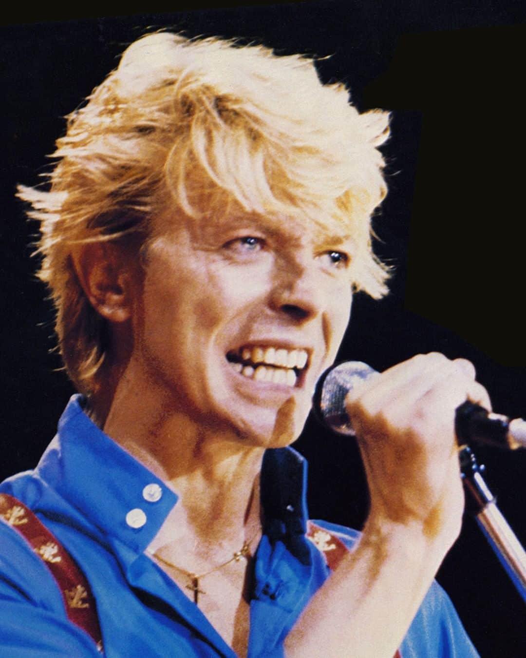 デヴィッド・ボウイさんのインスタグラム写真 - (デヴィッド・ボウイInstagram)「WERE YOU A HAMMERSMITH 1983 OVERNIGHTER?  “You could look into my eyes…”  Forty years ago today, on 30th June 1983, David Bowie performed at the Hammersmith Odeon in London for a charity show for the Brixton Neighbourhood Community Association in the presence of Princess Michael of Kent.  Returning to the venue ten years to the week since he last played there in 1973, Bowie performed a fun show with a stripped-down set which had none of the usual scenery or set pieces. Spontaneous props thrown from the crowd were immediately utilised by a playful David, including flowers and an inflatable leg! (Hello Dianne and Starzone members, thankyou Kevin)  Some of the overnighters who queued outside the ticket agency were rewarded with a signed photo of David. We’ve reproduced one here, but we’ve enhanced the autograph as, due to the original ink colour, it’s not particularly legible.  Were any of you at the show and were you also one of the lucky recipients of the signed photo given to overnight sleepers in the ticket queue?   The show raised nearly £100,000 for the Brixton Neighbourhood Community Association.  #BowieHammersmithOdeon40th #BowieLetsDance40 #BowieSeriousMoonlight #Bowie1983」7月1日 7時42分 - davidbowie