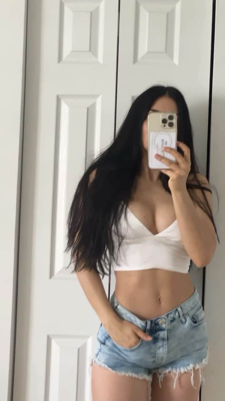 ジェシカ・セディールのインスタグラム：「Feliz y orgullosa con mi proceso y mi disciplina!🤟 NUNCA en mi vida había estado tan comprometida conmigo. 👸🏻 Se que es un viaje y que apenas comienzo, pero desde ya les digo que me enamoré del proceso! 😍 Si Dios me lo permite quiero un cuerpo sano para poder disfrutar de mi familia cuando esté 👵🏻 Y me hace aún más feliz de saber que lo más bonito lo llevo por dentro🙋🏻‍♀️❤️💋」