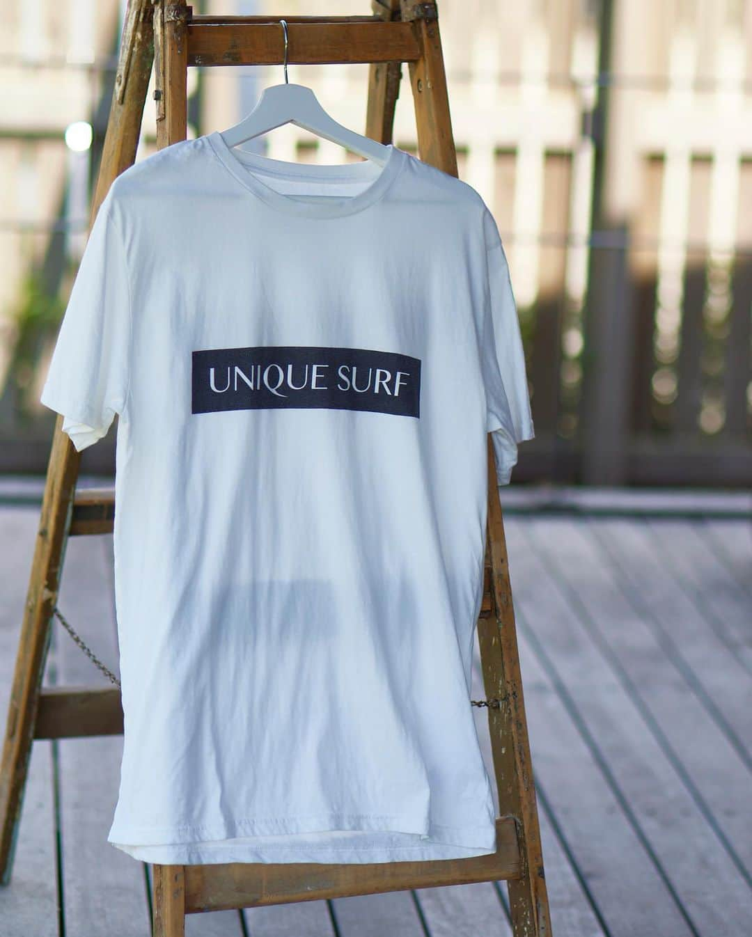 坂口憲二（THE RISING SUN COFFEE）さんのインスタグラム写真 - (坂口憲二（THE RISING SUN COFFEE）Instagram)「◆GOOD MORNING COFFEE‼︎◆  【NEW RELEASE】  "UNIQUE SURF TEE" (ブラック&ホワイト)  プロサーファーの牛越峰統 @u4surf と坂口憲二が手掛けているサーフブランド"UNIQUE SURF" @unique.surf のオリジナルTEE復刻版になります！  販売はオンラインストアのみになりますので興味のある方は是非チェックしてみて下さい。  【WE ARE OPEN】  今週末も皆さまのご来店をお待ちしてます！  都内店舗 10:00〜17:00(無休)  大網店舗 11:00〜18:00(月火水木金) 　　　　10:00〜18:00(土日祝)  鶴見店舗 10:00〜18:00(無休)  therisingsuncoffee.com  #coffee #coffeebeans  #coffeeroaster  #coffeelab  #coffeeandsurfing  #coffeetime  #coffeelover  #coffeebreak  #coffeeshop  #coffeestand  #coffeeholic  #coffeehouse  #coffee_inst  #coffeemaker  #coffeeshops  #coffeecoffeecoffee  #coffeenclothes  #coffeeaddict  #coffeeculture  #coffeemorning  #coffeemag #specialitycoffee  #uniquesurf #TRSC」7月1日 7時57分 - therisingsuncoffee