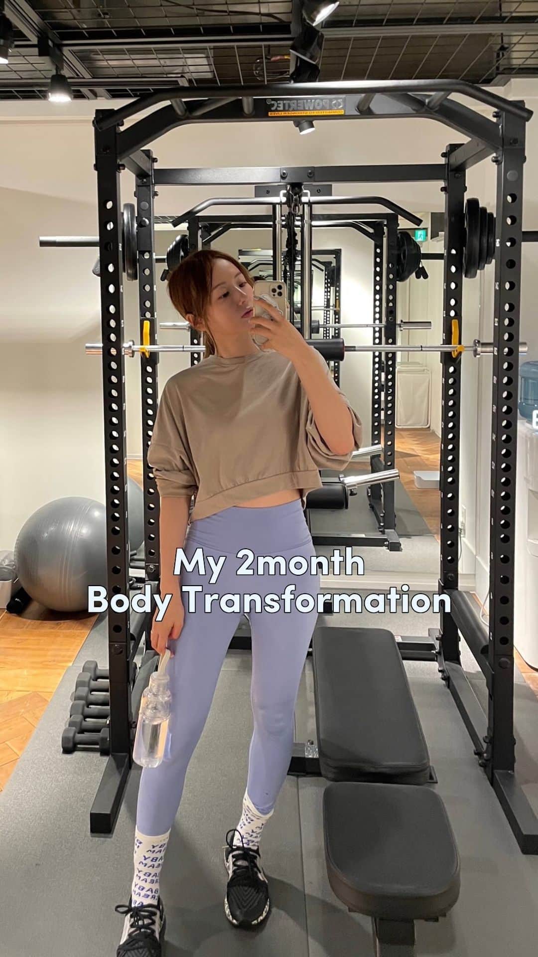 のインスタグラム：「4月から通い始めたパーソナルジム @undeux55 の 2ヶ月集中コースが終了🏋️  週2のジム通いと、 トレーナーさんに指導していただいた食事方法を意識しながら生活していた この2ヶ月間  からだは硬いし上体起こしが一度もできない超運動音痴なわたしが マンツーマンのトレーニングにちゃんとついていけるか最初は心配だったけど、 毎回その日のコンディションやわたしのマインドに寄り添いながら丁寧にメニューを組んでくださるトレーナーさんのおかげで いつもほんとうに楽しくトレーニングができたし 自分が思う限界を毎回越えていけたことが嬉しくて、 心の健康と成長にも繋がる2ヶ月間だった❤️‍🩹˚✧₊  結果 コースを終えた現在 体脂肪はもとの数値から-4.2 BMIは20.55→18.96 体重は...動画の最後に 🤫  ダイエットスタート時の体重、 びっくりされそうだし 恥ずかしいけど (﹒︠ᴗ﹒︡) 二度とリバウンドしないために自戒の念を込めて載せちゃう🦭 誰かのモチベーションにも繋がればうれしいな  細いことや痩せていることが正義とは思っていないんだけど、 "もっとこうなれるかも" って自分の可能性を感じながら 変化をしていく過程って楽しい 努力しただけ成果が数字に表れるのもうれしいし  実際はいまの体重も目標体重には届いていなくて、 理想の体型と筋肉量にもまだ遠いので トレーニングのコースは終わったけど 今後も減量&健康を意識した生活は続けていくよー🥗🏋️  #amoのダイエット記録」