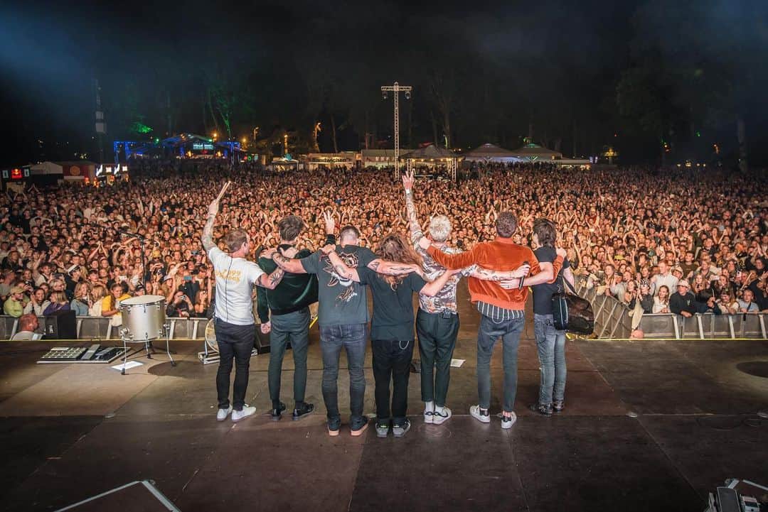 OneRepublicさんのインスタグラム写真 - (OneRepublicInstagram)「Nibe Festival was absolutely insane. Biggest party we’ve ever been to in the middle of the woods. 🌲」7月1日 8時52分 - onerepublic