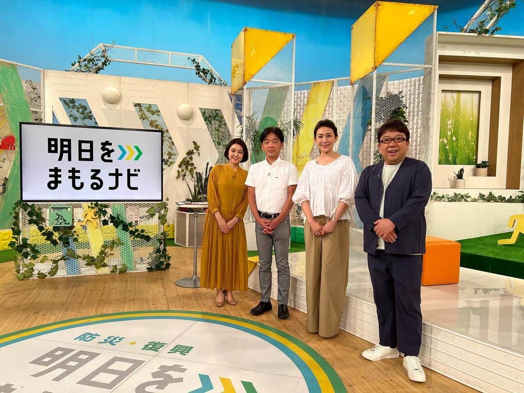 田中美里のインスタグラム：「お知らせです。   「#明日をまもるナビ 」  放送日 ２０２３年７月２日（日）  あさ１０：０５～１０：５０ #NHK 総合  全国放送  番組を通して、早めの避難や周りとの声がけが大切なんだなとあらためて感じました。 観てくださる皆さんと一緒に学ぶつもりで参加しました。 よかったら観てください。  #天野ひろゆき  さん #塚原愛アナウンサー  解説#北陸学院大学教授#田中純一 さん  #7月ですね」