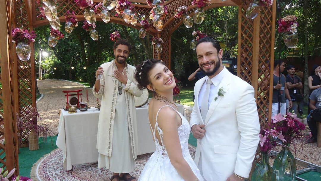 アガサ・モレイラさんのインスタグラム写真 - (アガサ・モレイラInstagram)「bastidores com cybershot do casamento ♥️ #terraepaixão」7月1日 9時05分 - agathaamoreiraa