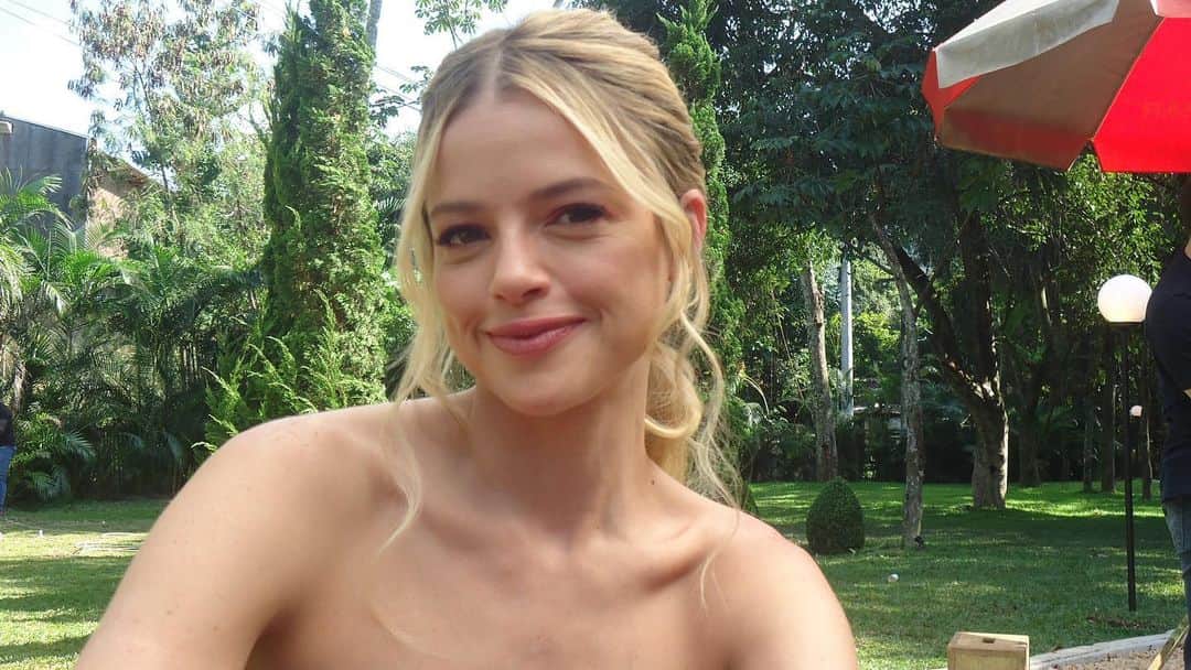 アガサ・モレイラさんのインスタグラム写真 - (アガサ・モレイラInstagram)「bastidores com cybershot do casamento ♥️ #terraepaixão」7月1日 9時05分 - agathaamoreiraa