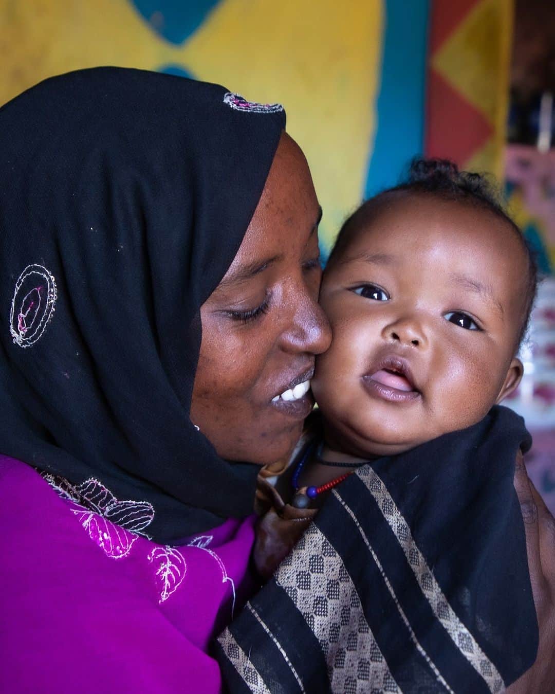 unicefさんのインスタグラム写真 - (unicefInstagram)「5-month-old Dessa is a healthy and happy baby, thriving under her mother Tato's care in Ethiopia.  "I check my child regularly, and I know that if the MUAC (Mid-Upper Arm Circumference) is yellow, it's a sign of warning. I breastfeed my child. My daughter has never been sick," says Tato.  With UNICEF's support, mothers are empowered with information on monitoring their children's health and preventing malnutrition.  #ForEveryChild, nutrition.   © UNICEF/Pouget」7月1日 9時00分 - unicef