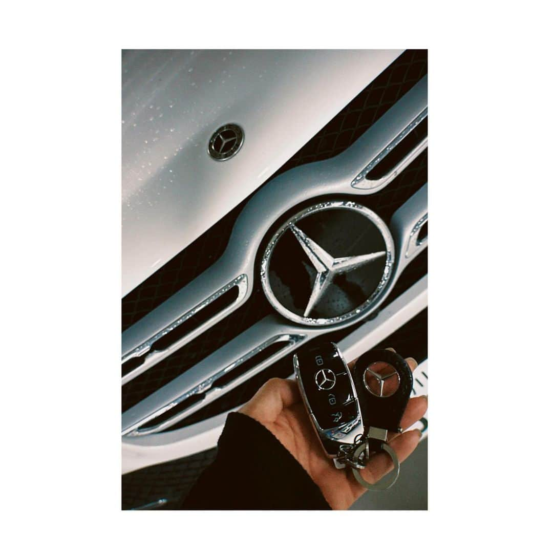 柏原明日架のインスタグラム：「…@  関東3連戦はこの車と！ありがとうございました。 @mercedesbenzjapan  営業時間外での返却も  #メルセデスミー品川プリンスホテル　 の前にあるキーボックスでいつでも返却可能🔑は助かるーっ！  #メルセデスベンツ #GLE #メルセデスミー」